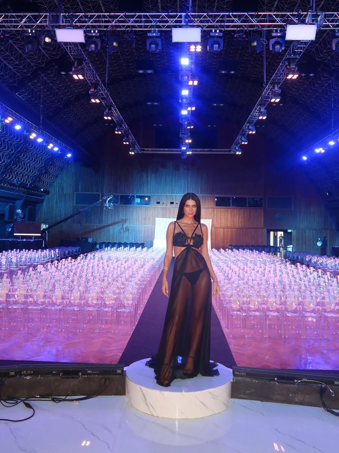 Zaira Nara mostrando su atuendo para los Premios Ídolo 2025 | Fuente: Instagram/zaira.nara