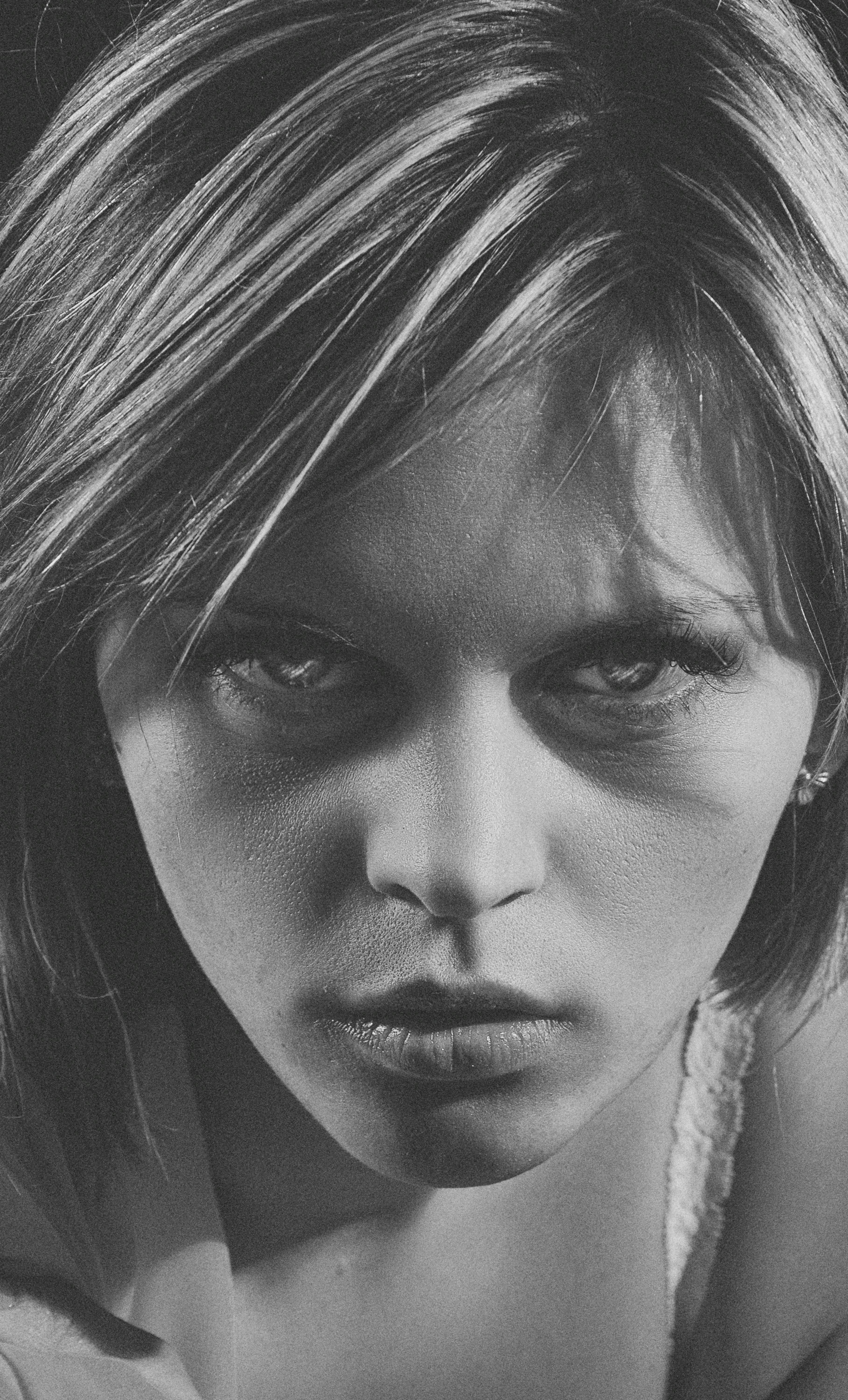 Primer plano de una mujer alterada | Fuente: Pexels