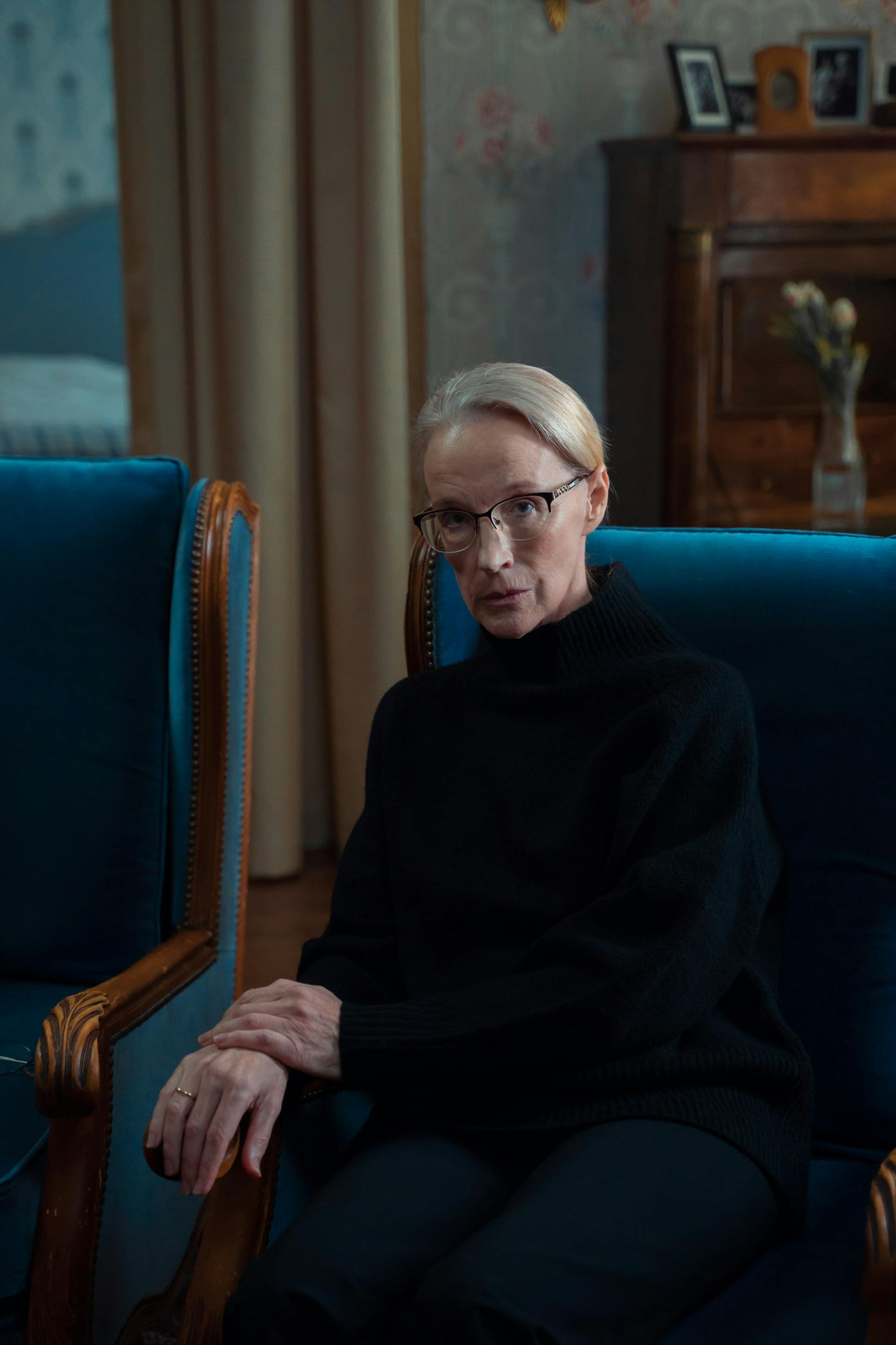 Una mujer mayor con cara de suficiencia | Fuente: Pexels