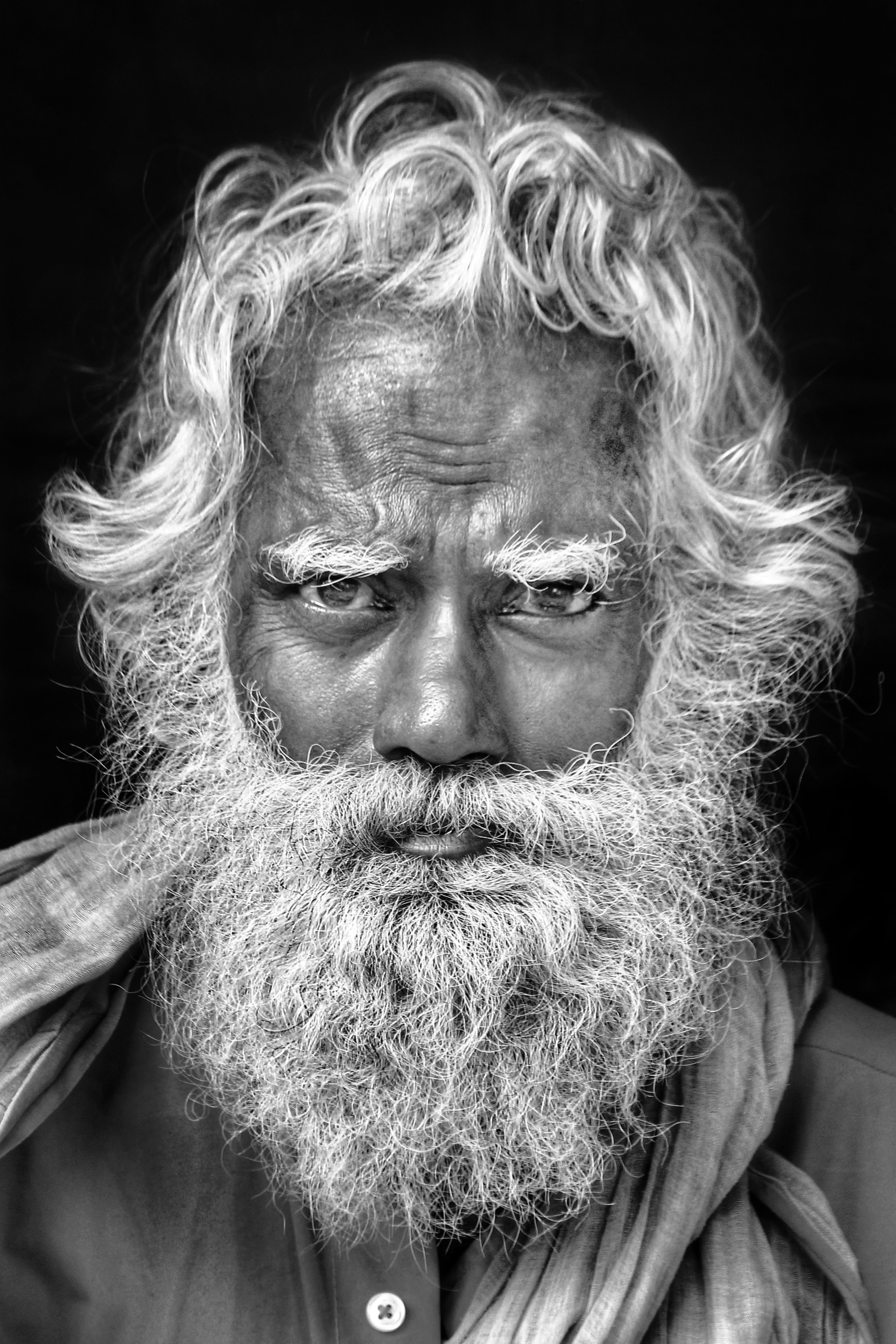 Un indigente dubitativo | Fuente: Unsplash