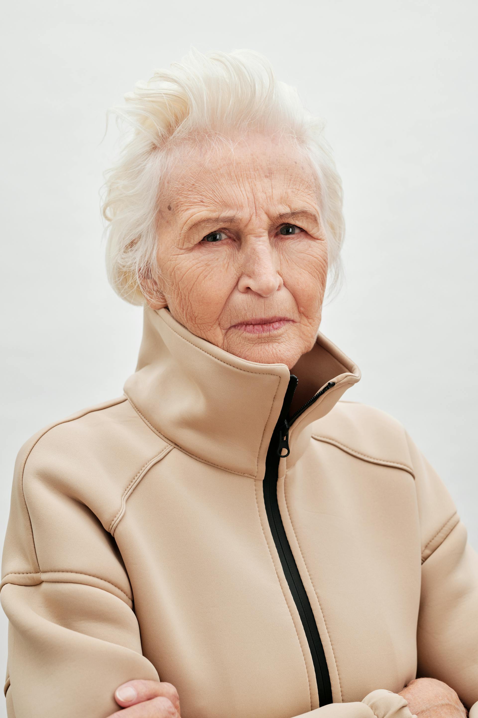 Una anciana con cara de disgusto | Fuente: Pexels