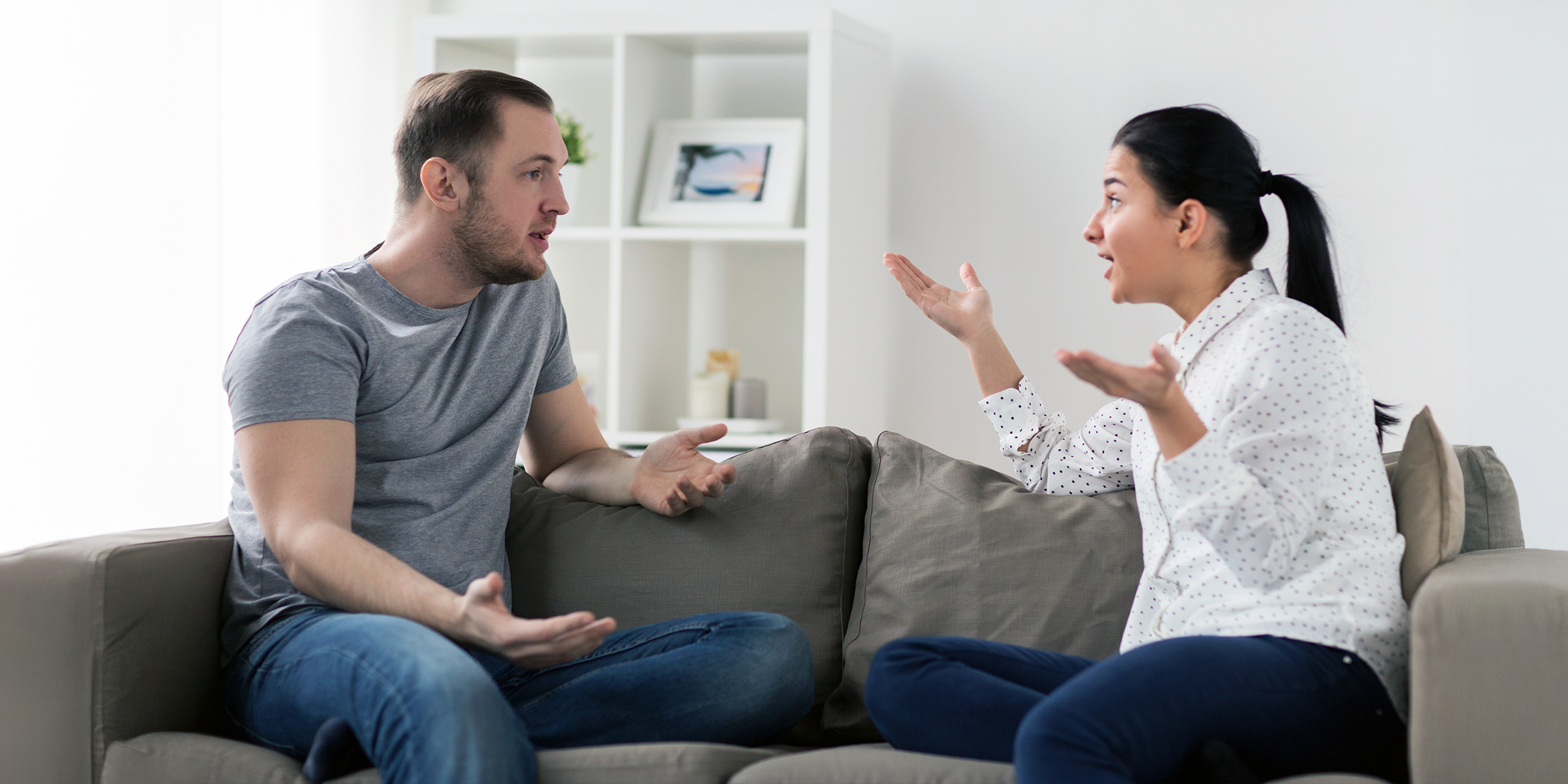 Una pareja discutiendo | Fuente: Shutterstock
