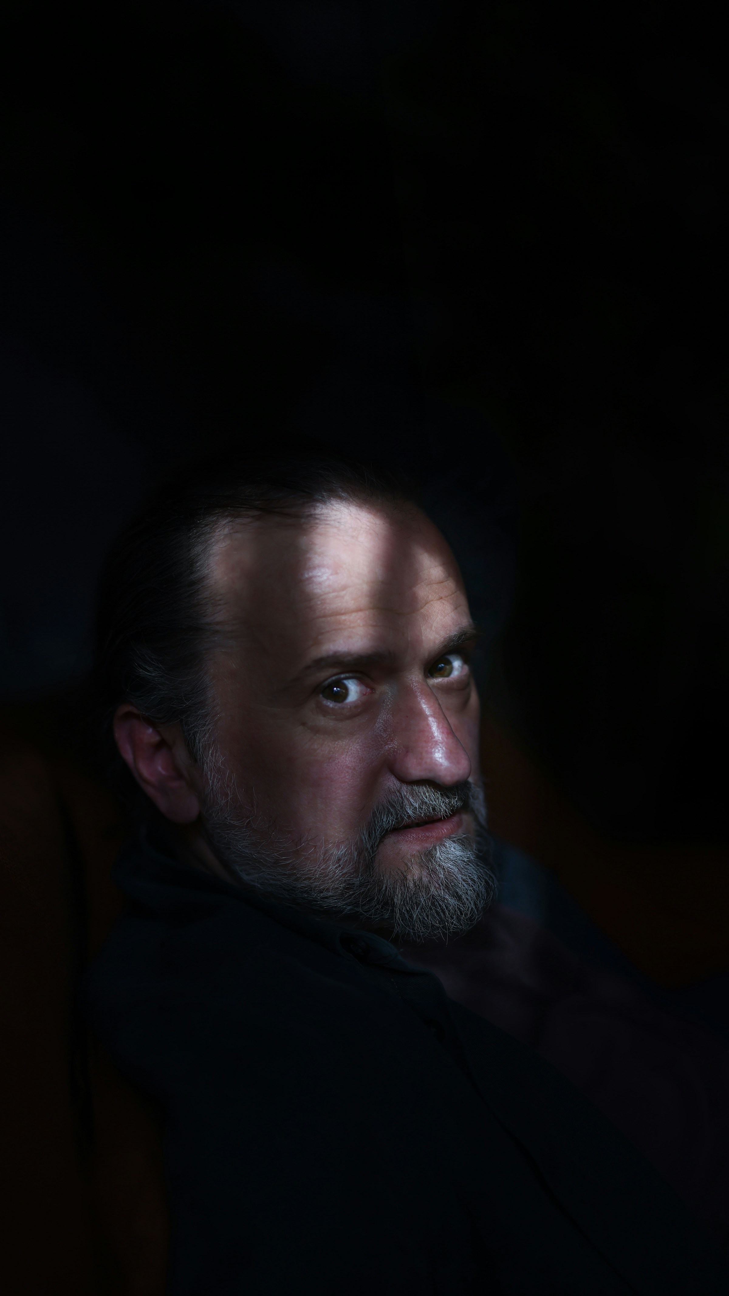 Un hombre de mediana edad enfadado | Fuente: Unsplash