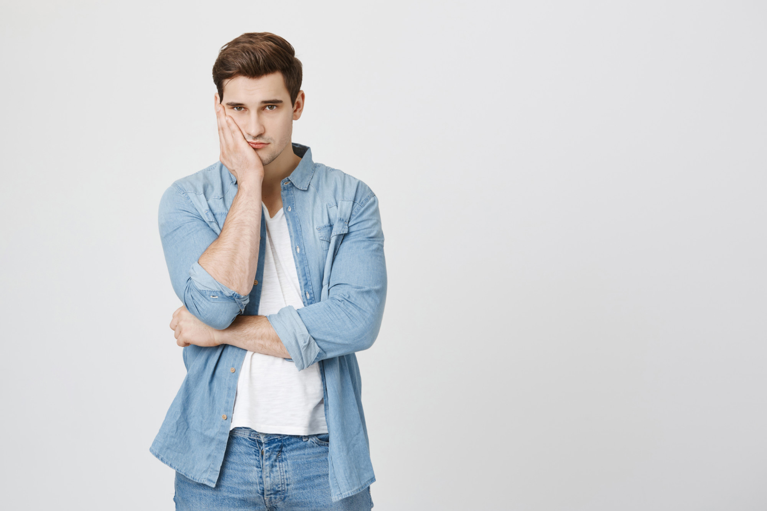 Un hombre disgustado | Fuente: Freepik
