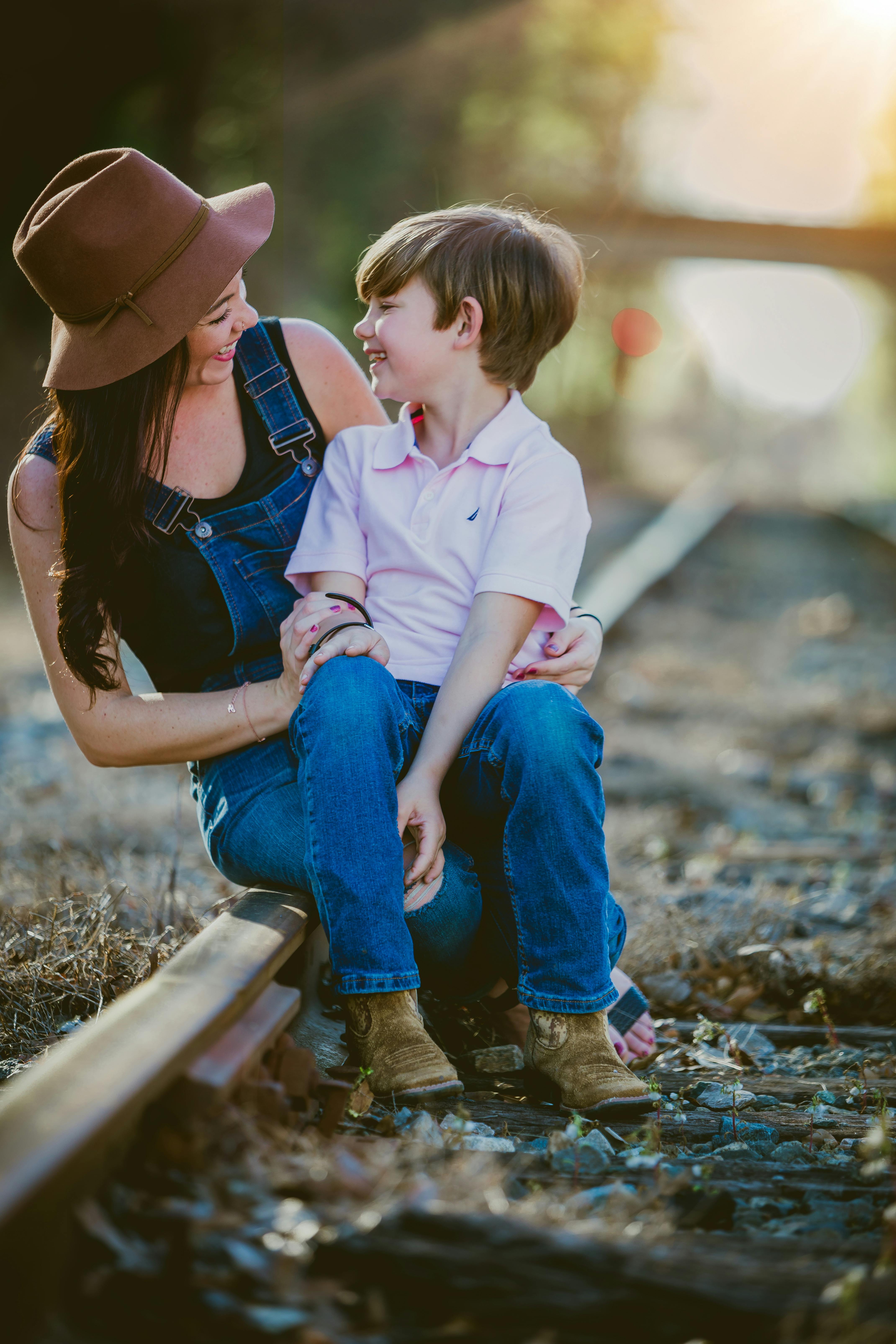 Una madre y su hijo | Fuente: Pexels
