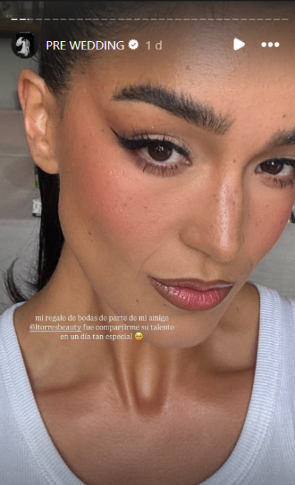 Alejandra Capetillo mostrando el maquillaje para su preboda | Fuente: Instagram Stories/alecapetilloga