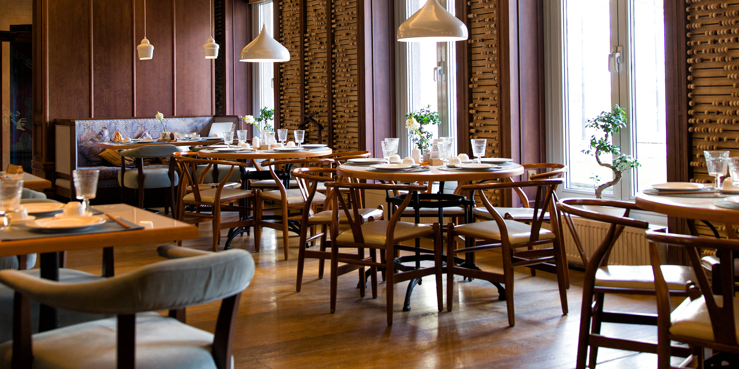 Un restaurante elegante | Fuente: Shutterstock