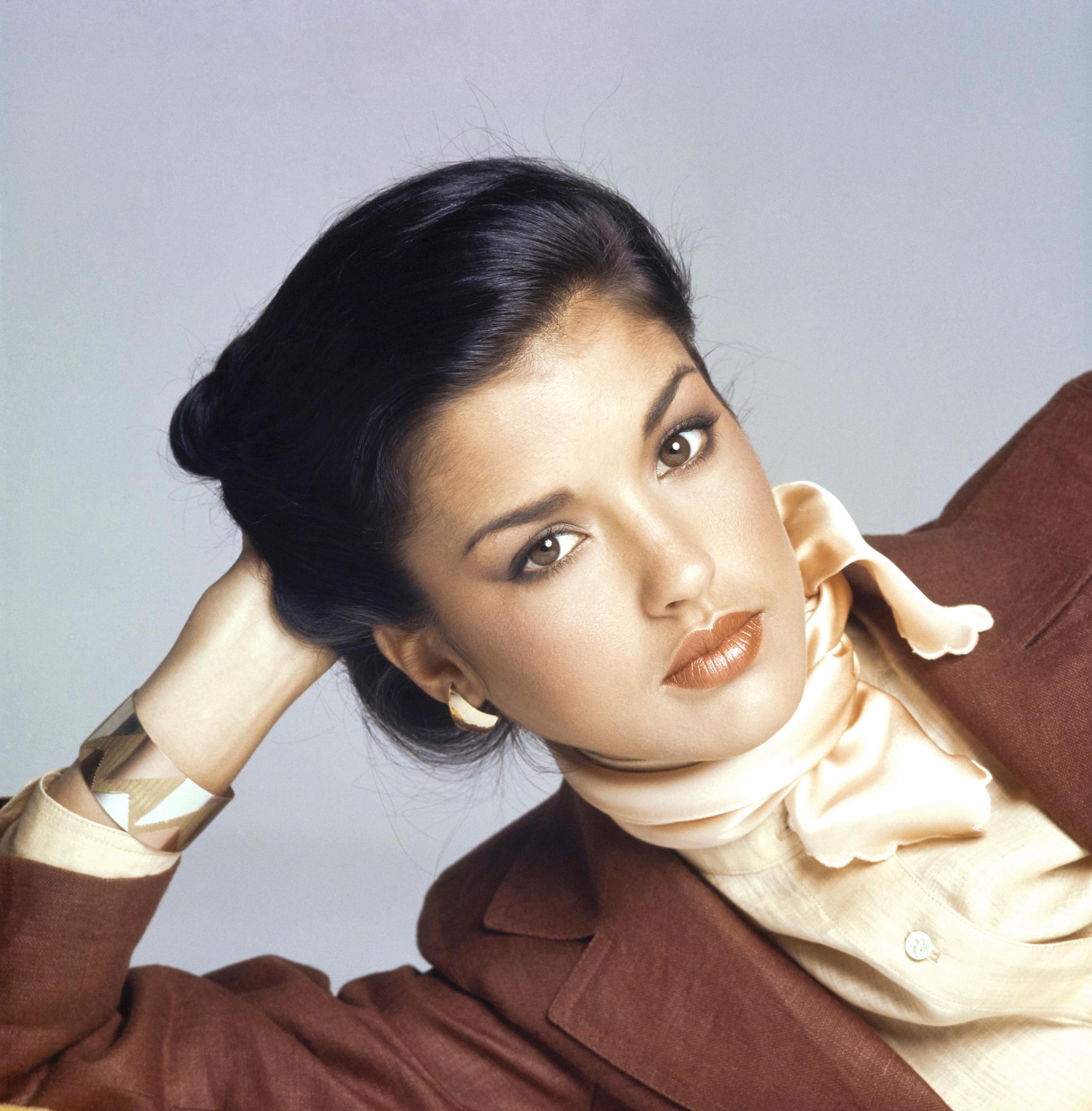 Janice Dickinson posando durante una sesión de fotos para Vogue el 1 de mayo de 1977 | Fuente: Getty Images.