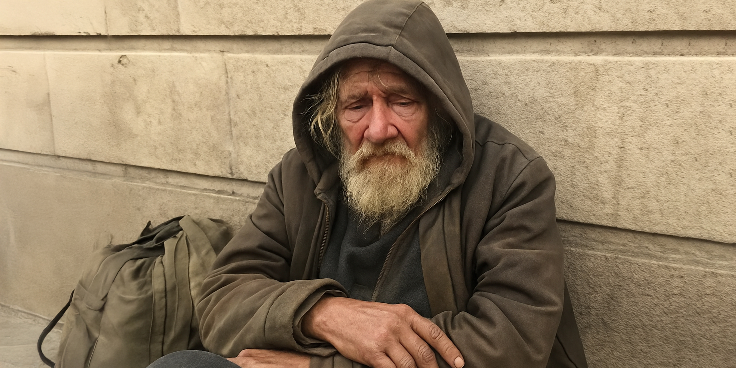 Indigente sentado en la calle | Fuente: Sora