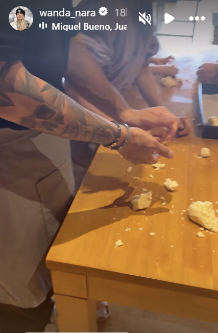 Cocinando en las historias de Wanda Nara. | Fuente: Instagram/@wanda_nara
