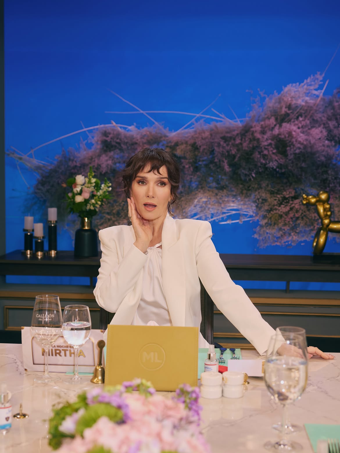 Natalia Oreiro posando durante su visita al estudio del programa "La Noche de Mirtha" | Fuente: Instagram/nataliaoreirosoy