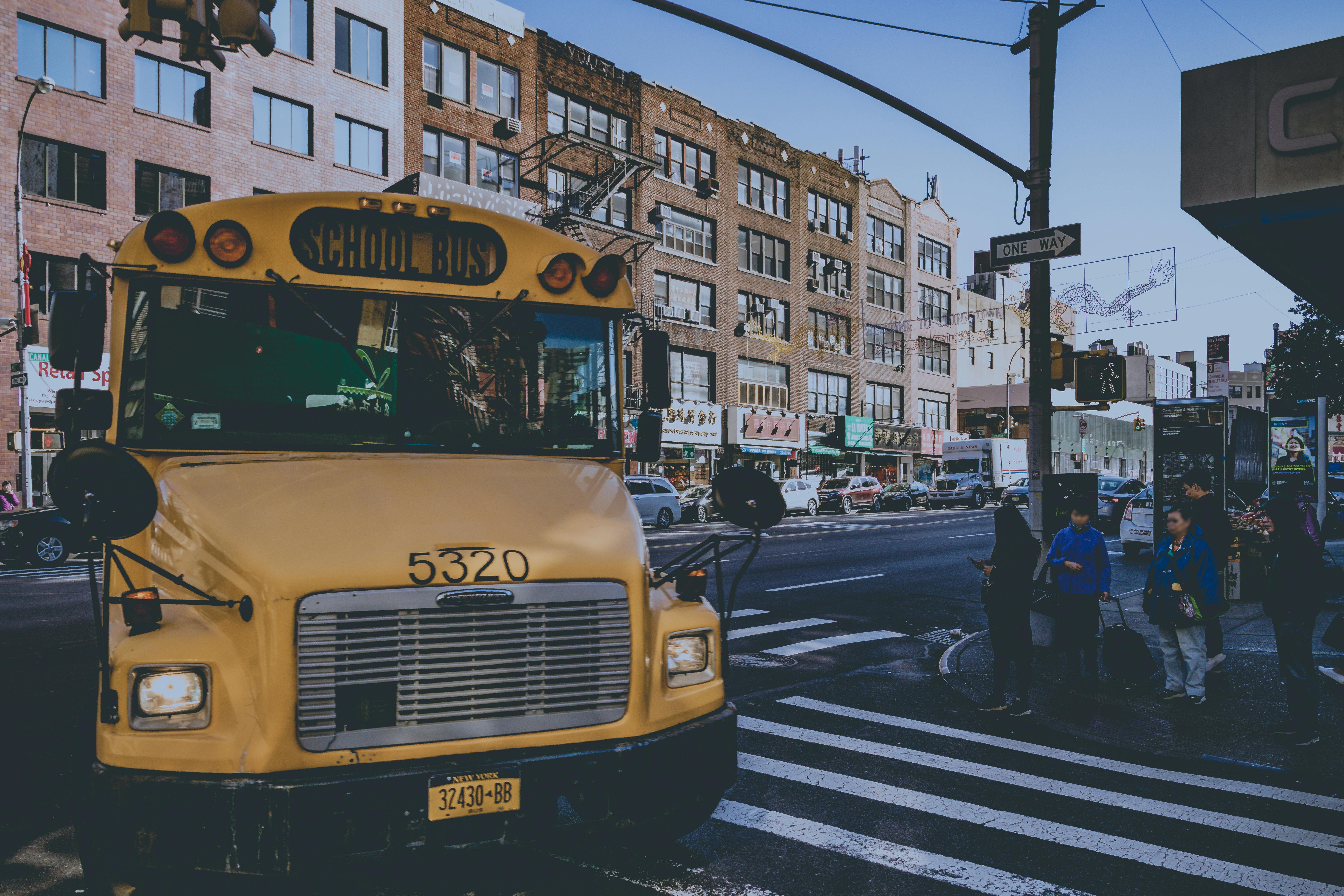 Un autobús escolar amarillo | Fuente: Pexels