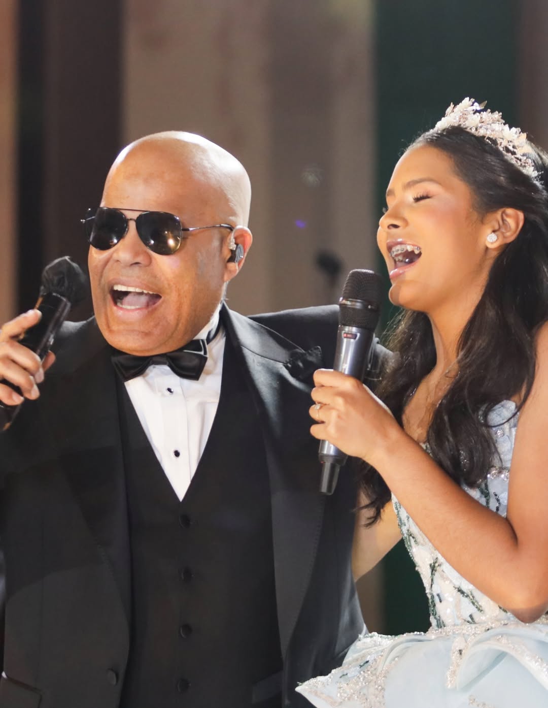 Rubby Pérez junto a su hija menor Ana Beatriz Pérez Reynoso durante su celebración de 15 años | Fuente: Instagram/anabprey