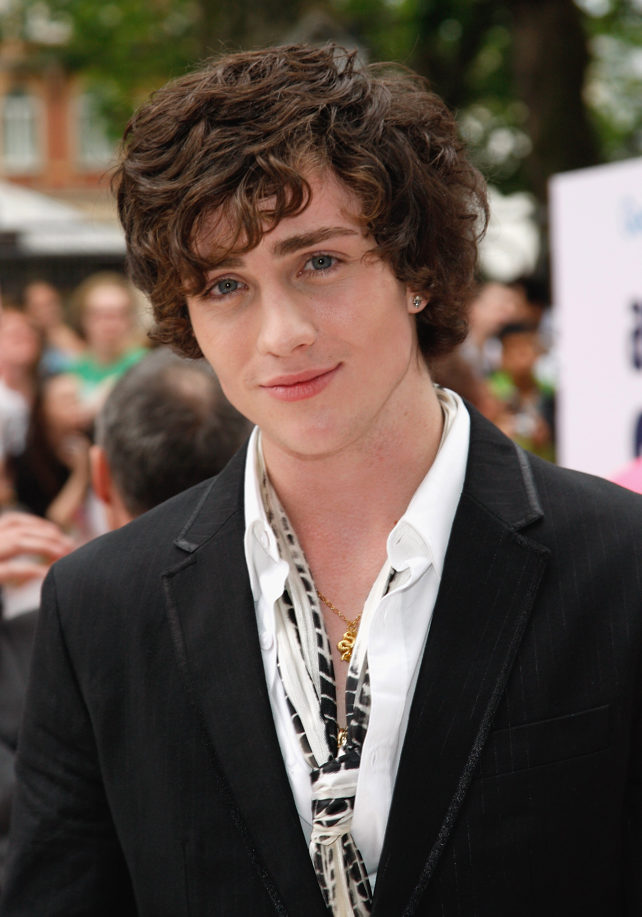El actor Aaron Johnson asistió al estreno de la película "Angus, Thongs and Perfect Snogging" en el cine Empire Leicester Square el 16 de julio de 2008 en Londres, Inglaterra. | Fuente: Getty Images