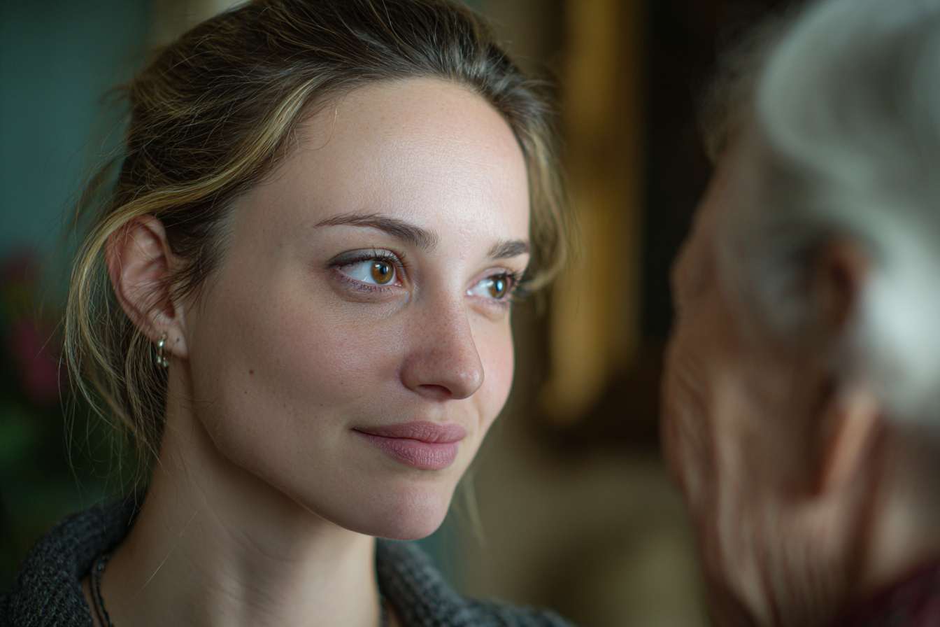 Una mujer hablando con su abuela | Fuente: Midjourney