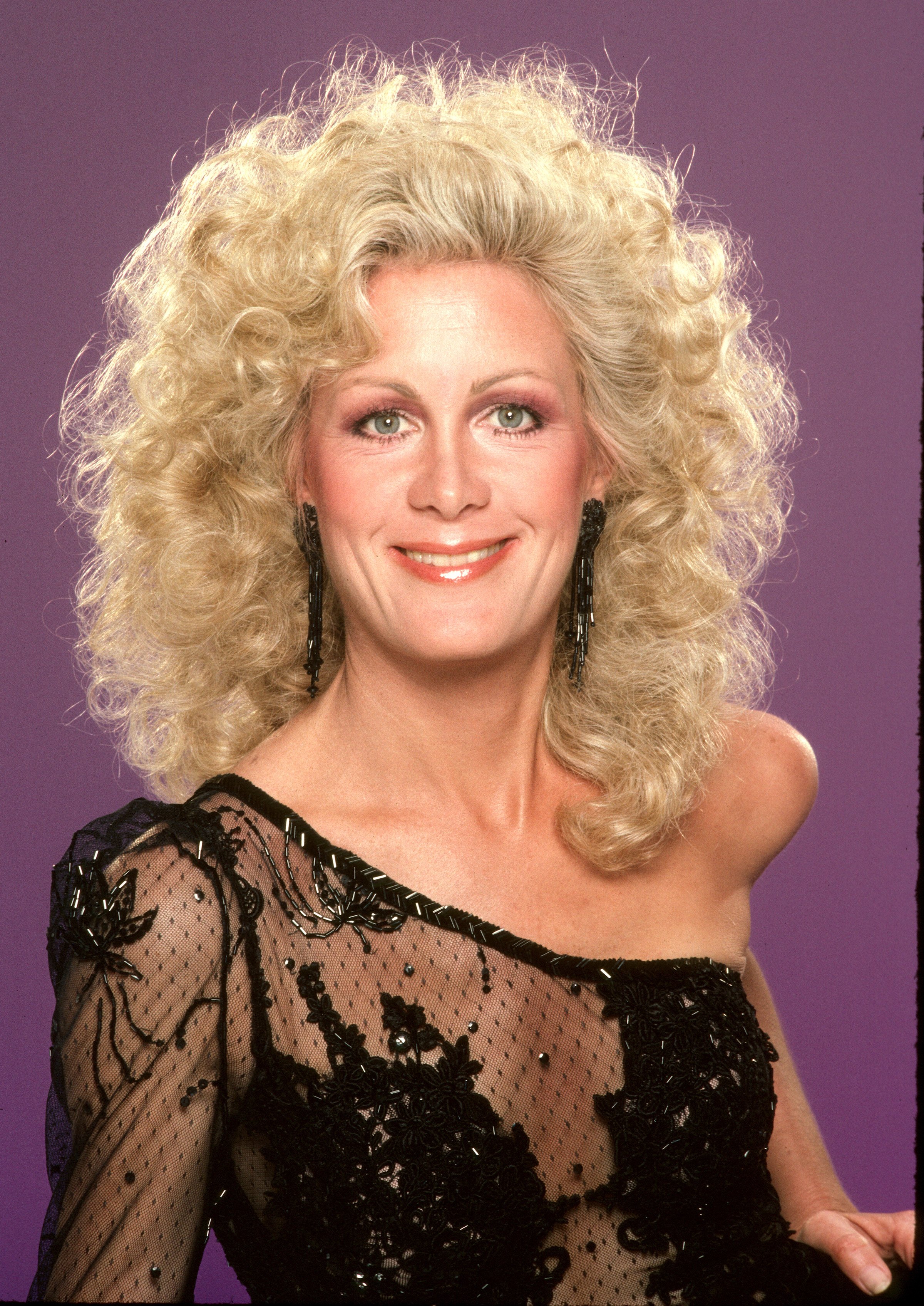 Joan Van Ark posa para un retrato el 1 de enero de 1983, en Los Ángeles, California. | Fuente: Getty Images.