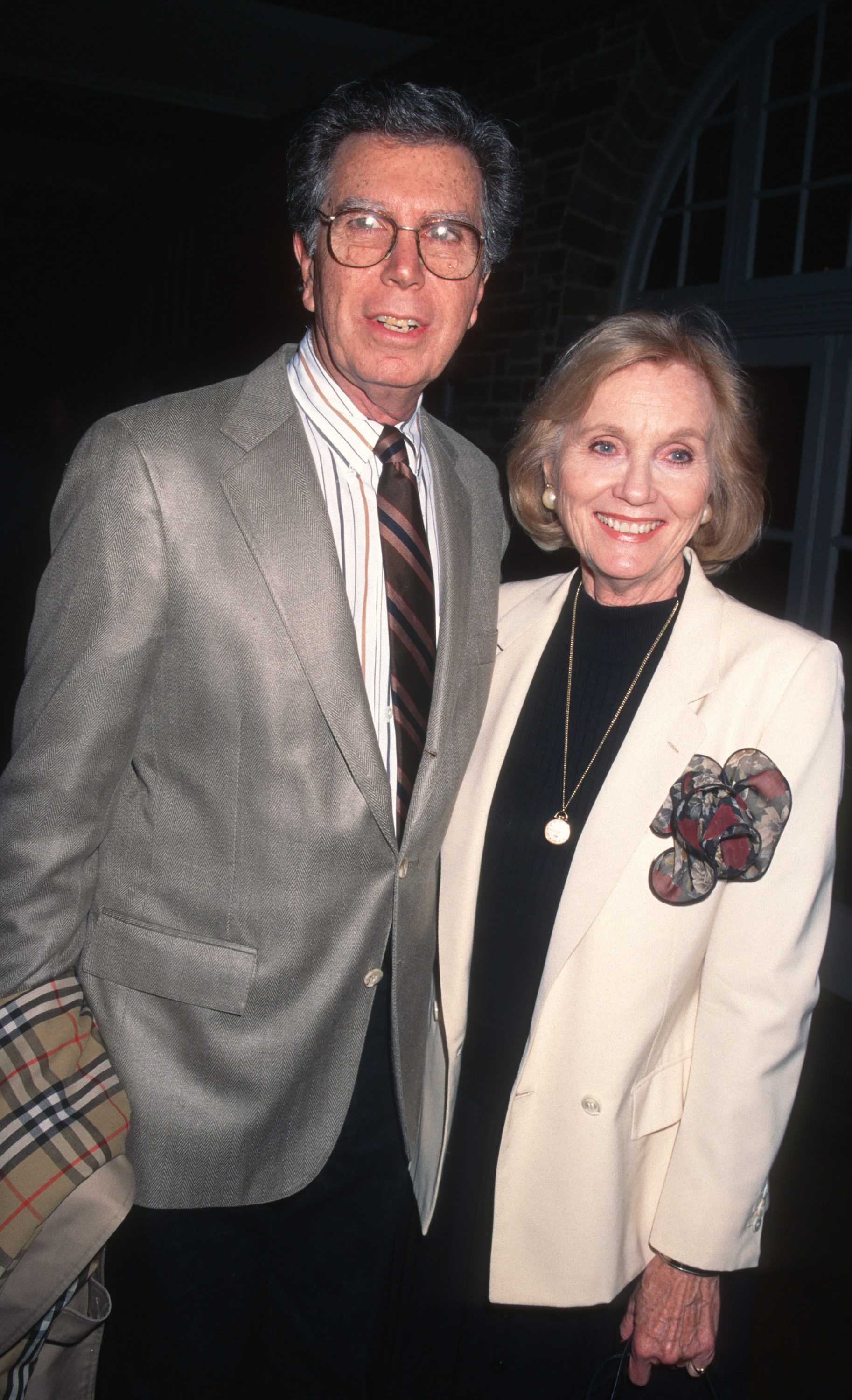 Jeffrey Hayden y la actriz asisten al estreno de "Jack - Una Noche en la Ciudad" el 13 de marzo de 1996 en Westwood, California. | Fuente: Getty Images