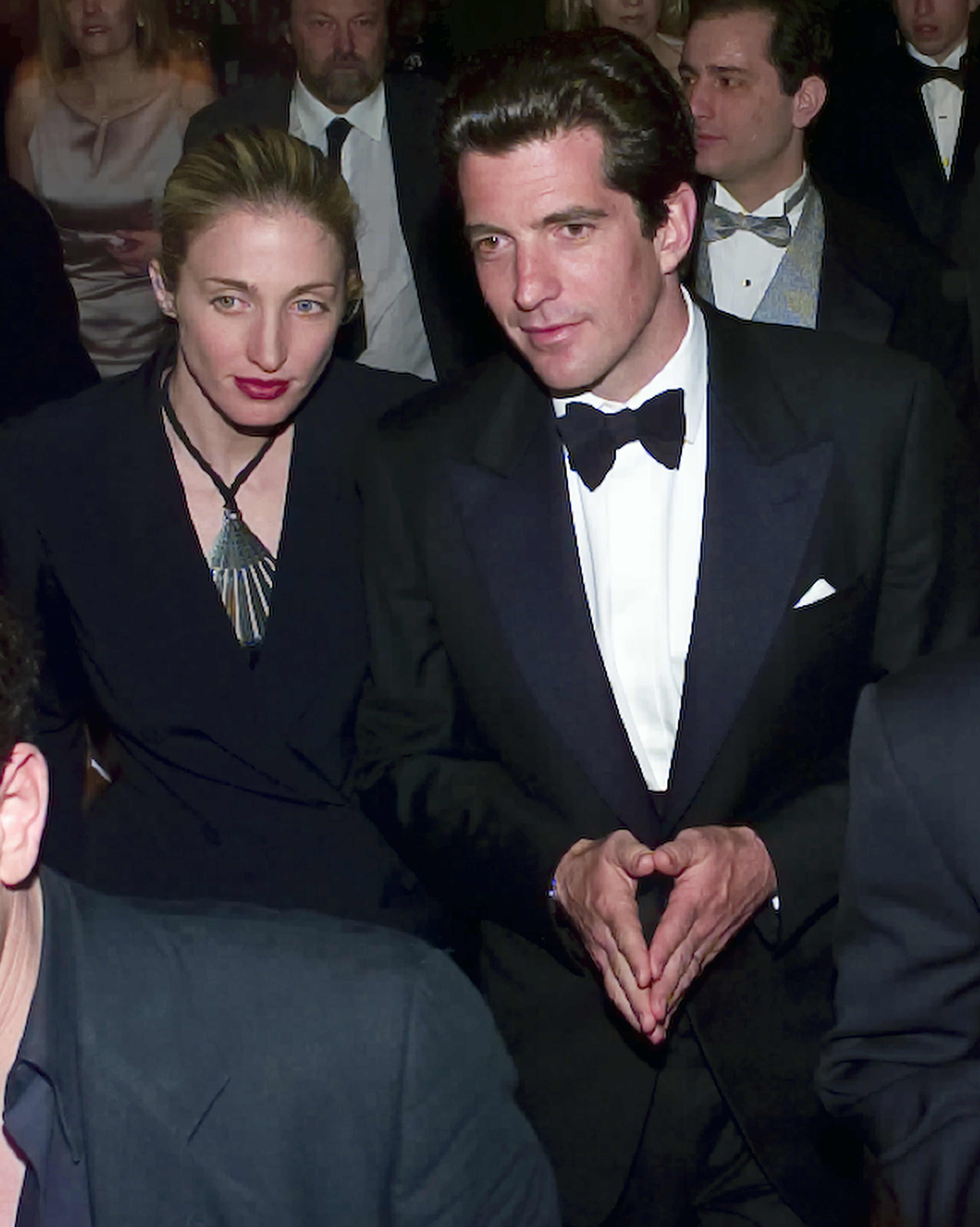 Carolyn Bessette y John F. Kennedy Jr. en la Cena de Corresponsales de la Casa Blanca de 1999 | Fuente: Getty Images