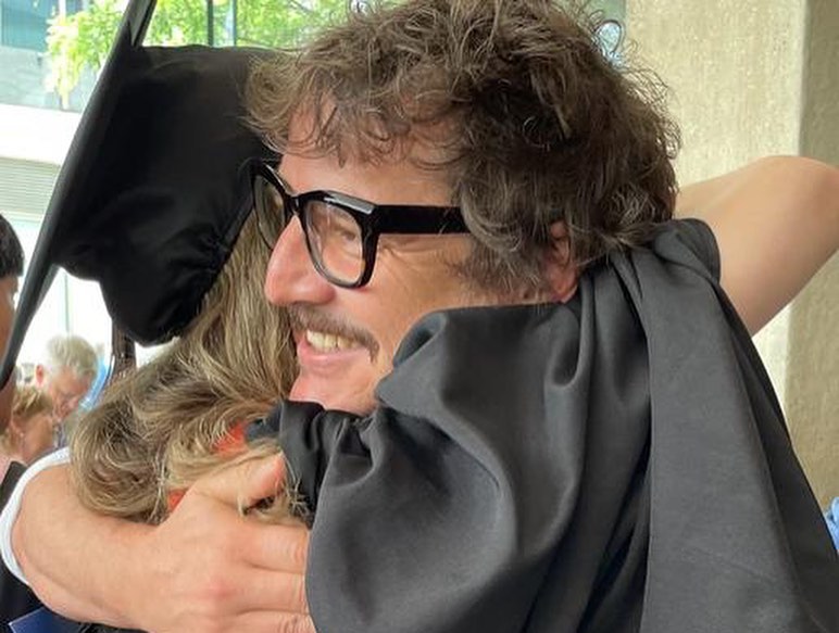 Lux y Pedro Pascal de un post fechado el 24 de mayo de 2023. | Fuente: Instagram/luxpascal_
