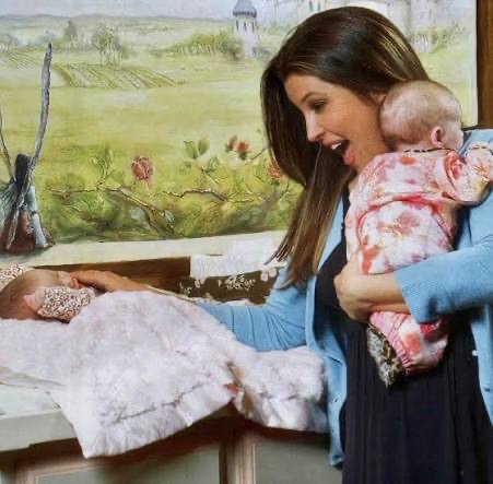 Los gemelos nacieron en Los Ángeles por cesárea. Su padre, Michael Lockwood, es guitarrista y productor musical, y Lisa Marie se casó con él en enero de 2006. | Fuente: Instagram/finleyl.ockwood