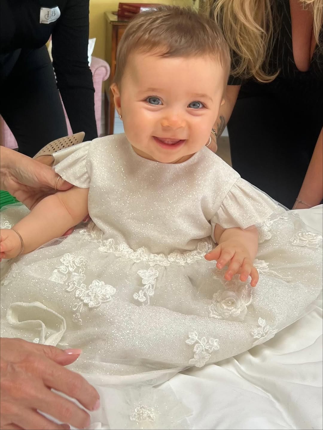 La hija pequeña de Diogo Jota y Rute Cardoso sonriendo a la cámara | Fuente: Instagram/rutecfcardoso14