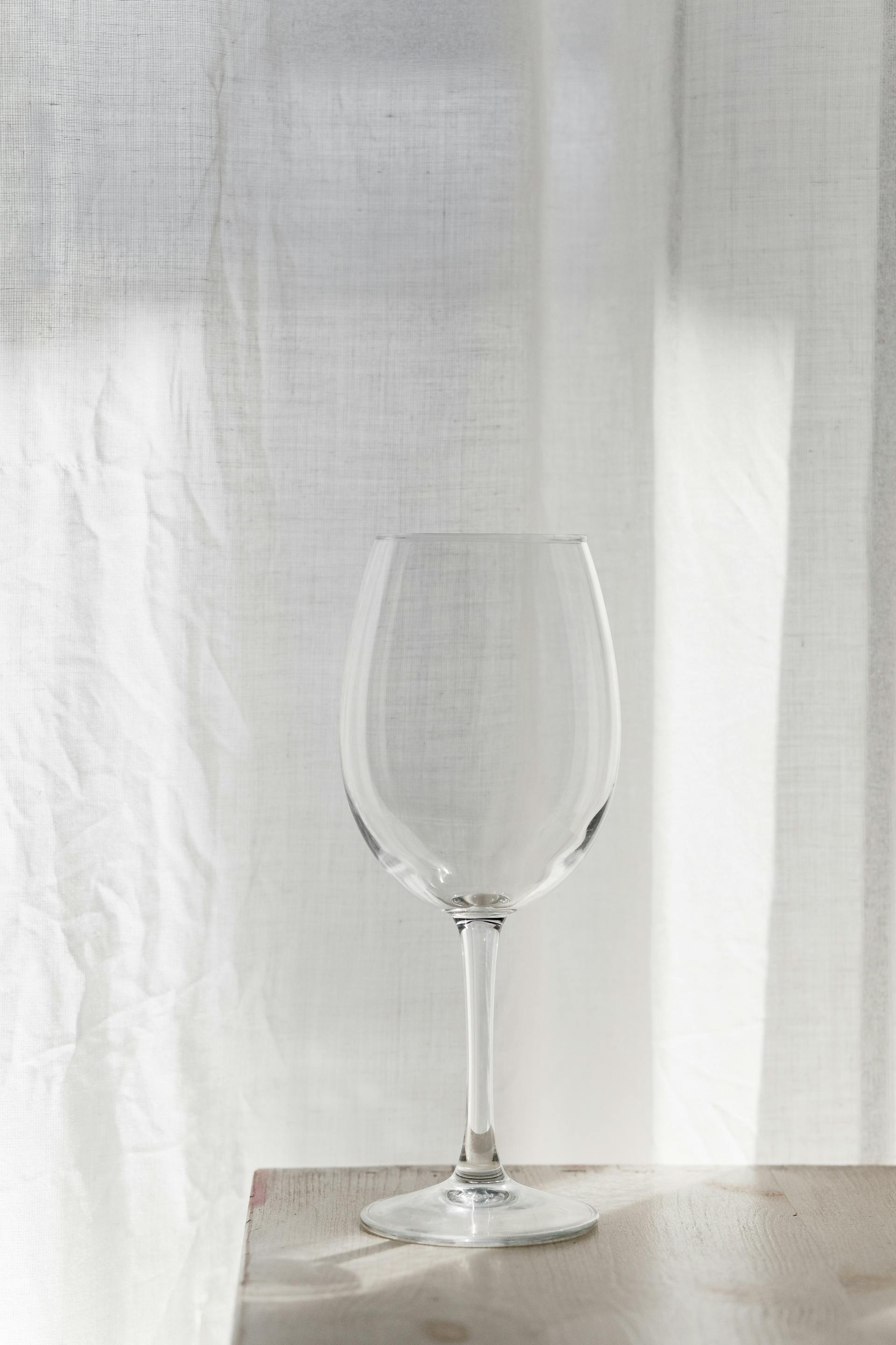 Una copa sobre una mesa | Fuente: Pexels