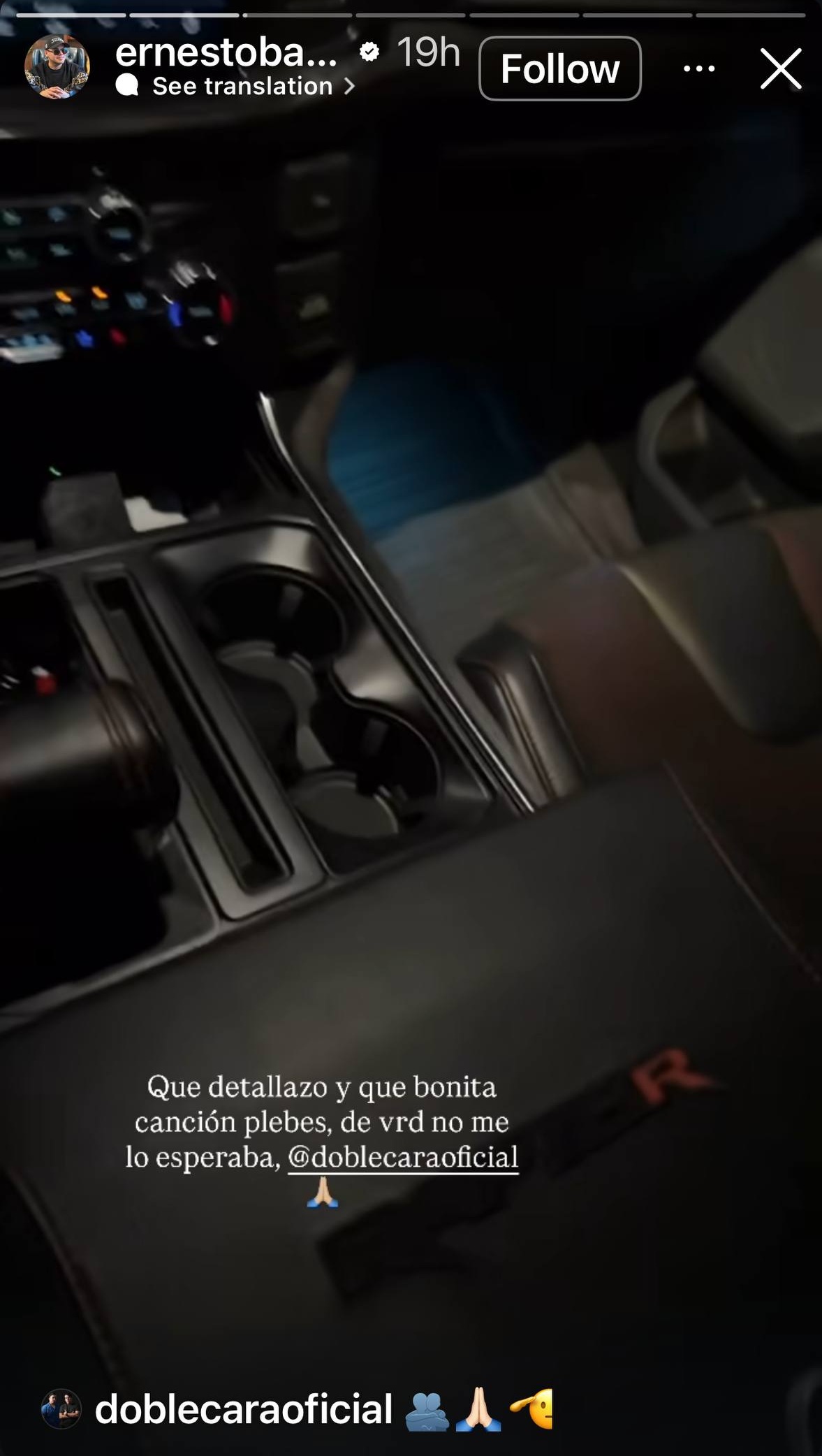 Fotografía del interior de un automóvil compartida por Ernesto | Fuente: Instagram Stories/ernestobarajasoficial
