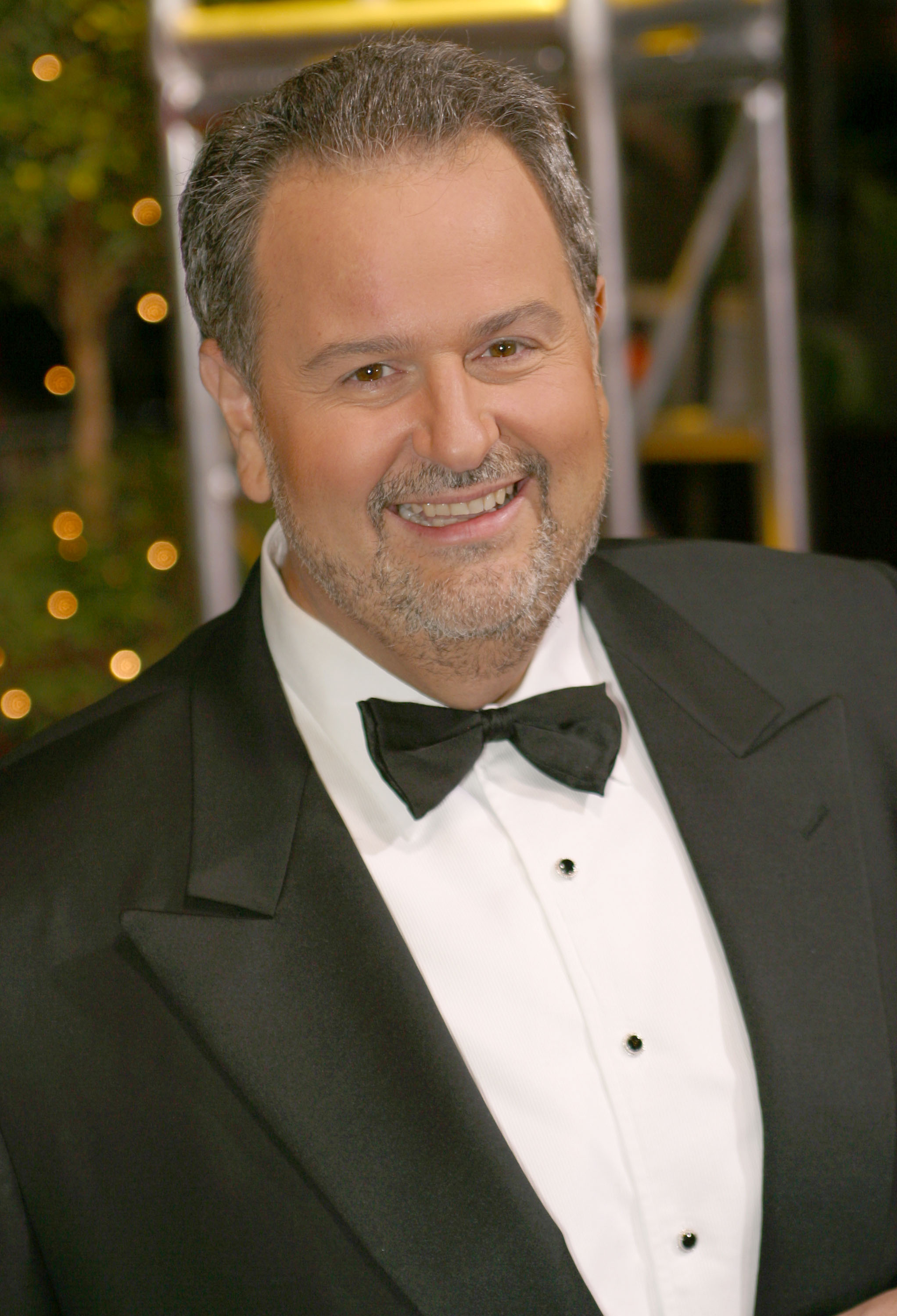 Raúl de Molina durante la entrega del Premio Lo Nuestro 2003, a su llegada al hotel Hyatt Regency de Miami, Florida, Estados Unidos. | Fuente: Getty Images