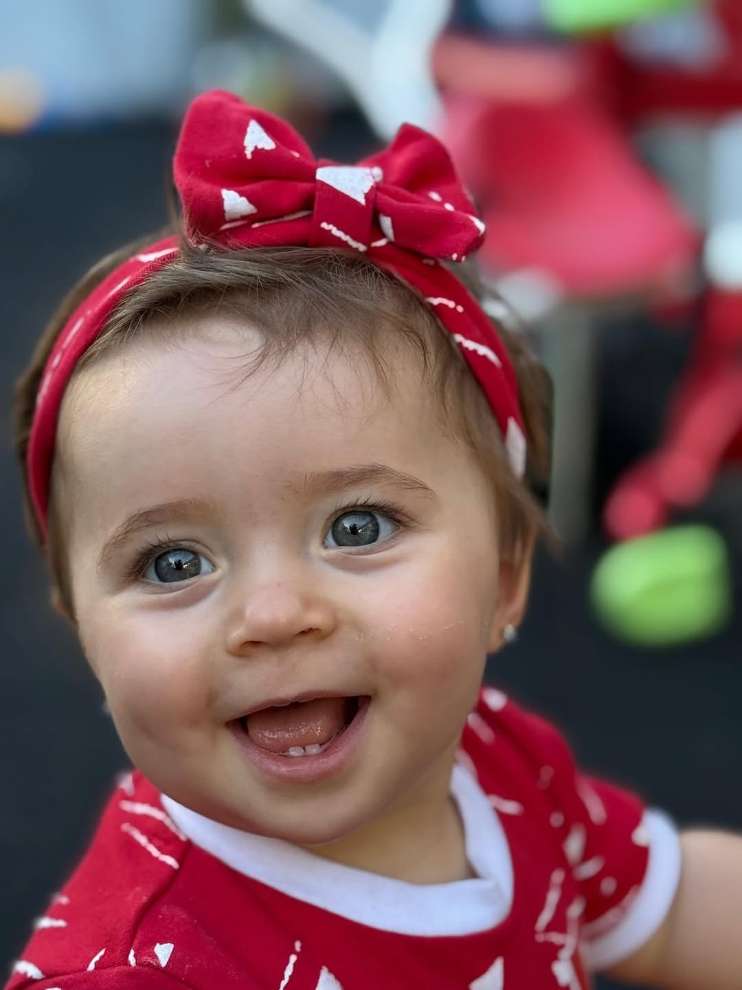 La hija pequeña de Diogo Jota y Rute Cardoso sonriendo a la cámara | Fuente: Instagram/rutecfcardoso14
