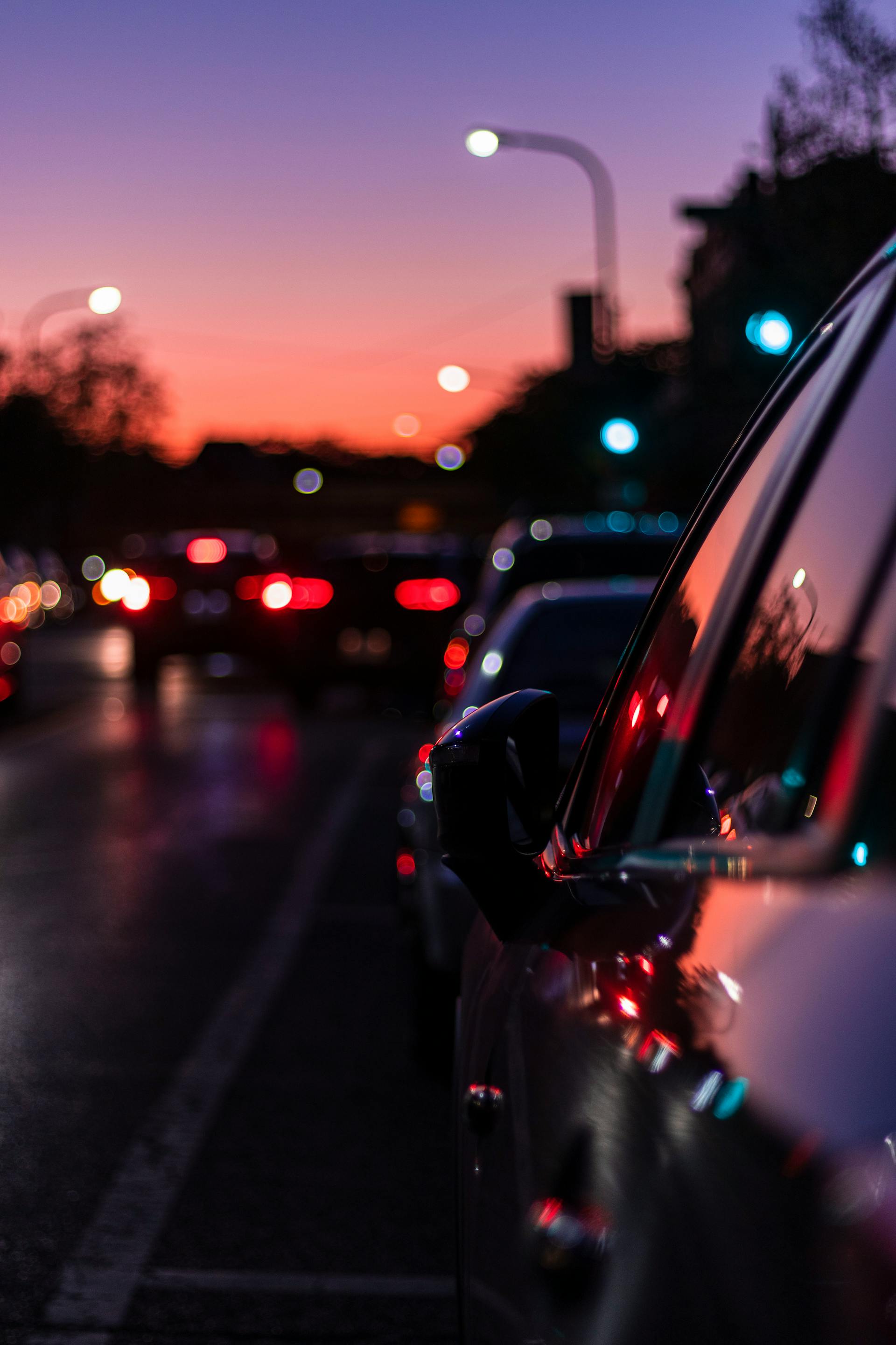 Automóviles de noche | Fuente: Pexels