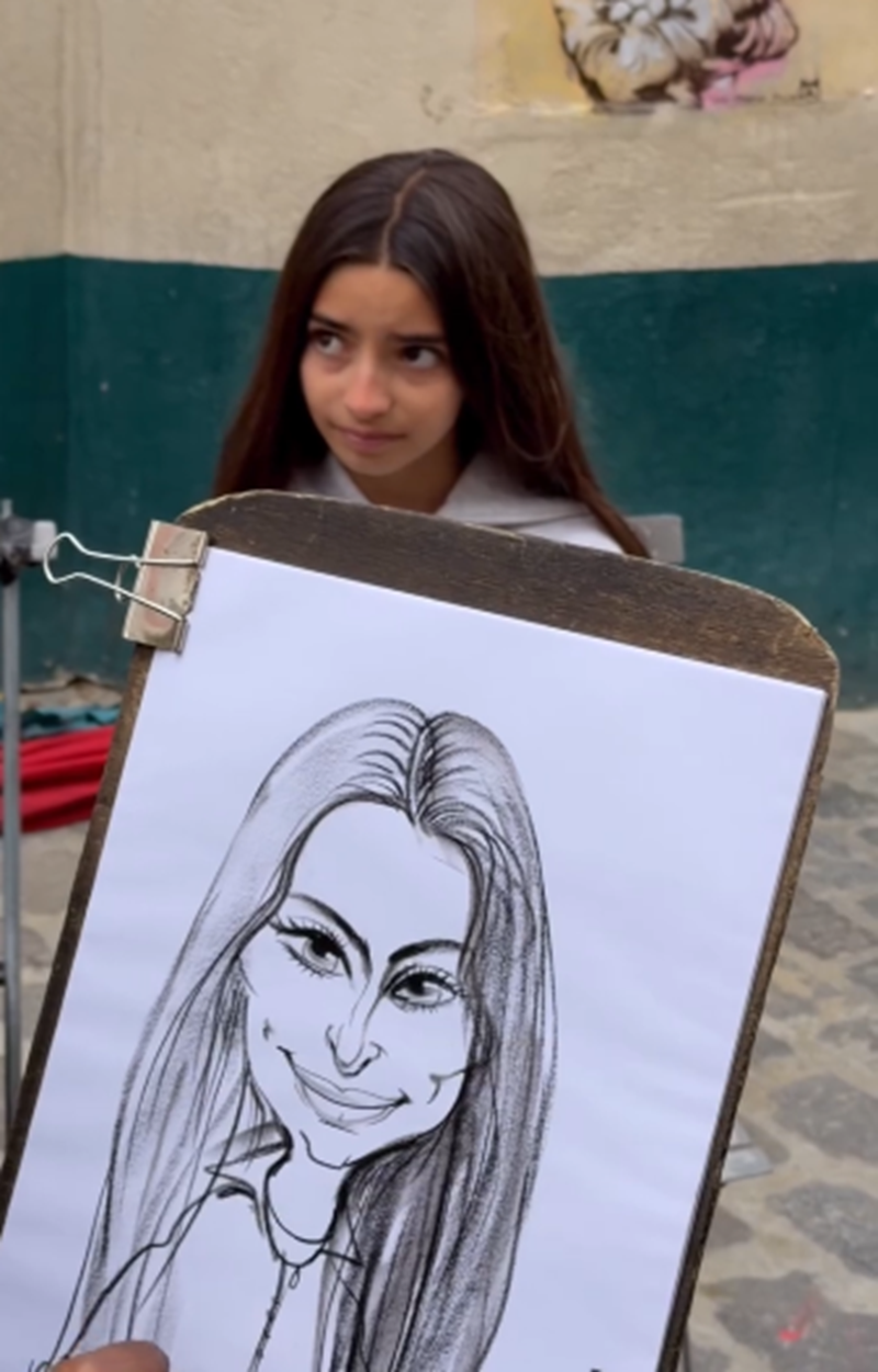 Eugenio Derbez mostró a su hija Aitana mientras hacían la primera caricatura | Fuente: Instagram/ederbez