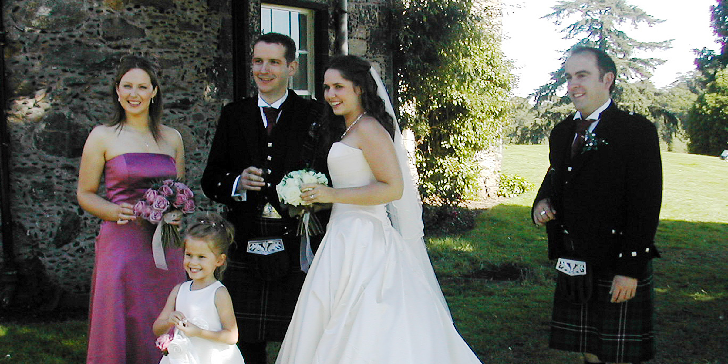 Los novios con su familia | Fuente: Flickr