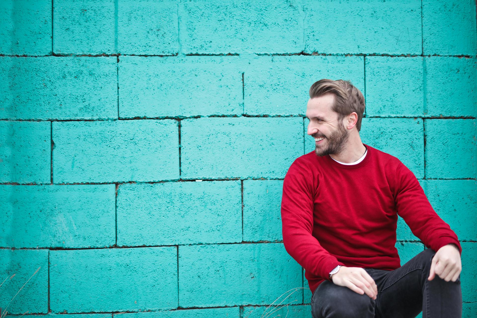 Un hombre sonriendo | Fuente: Pexels