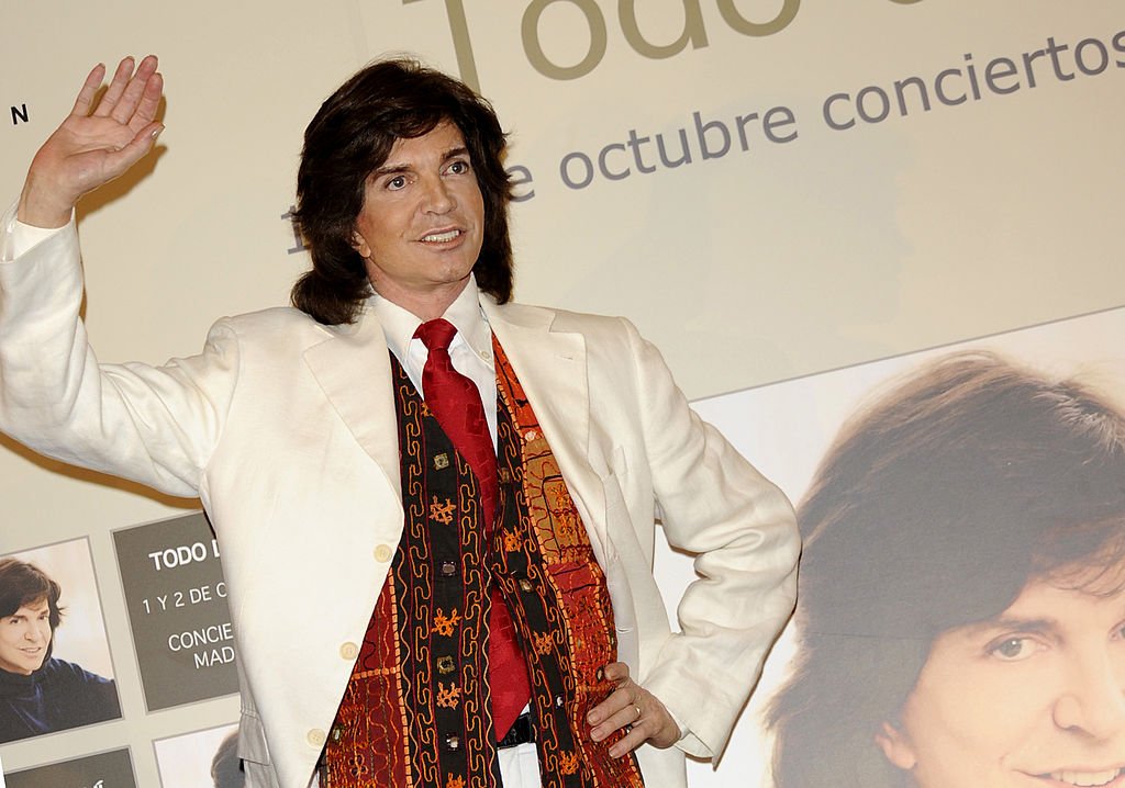 El cantante Camilo Sesto lanza su nuevo álbum "Todo de Mi" en el Hotel Palace, el 6 de julio de 2010 en Madrid, España. | Fuente: Getty Images