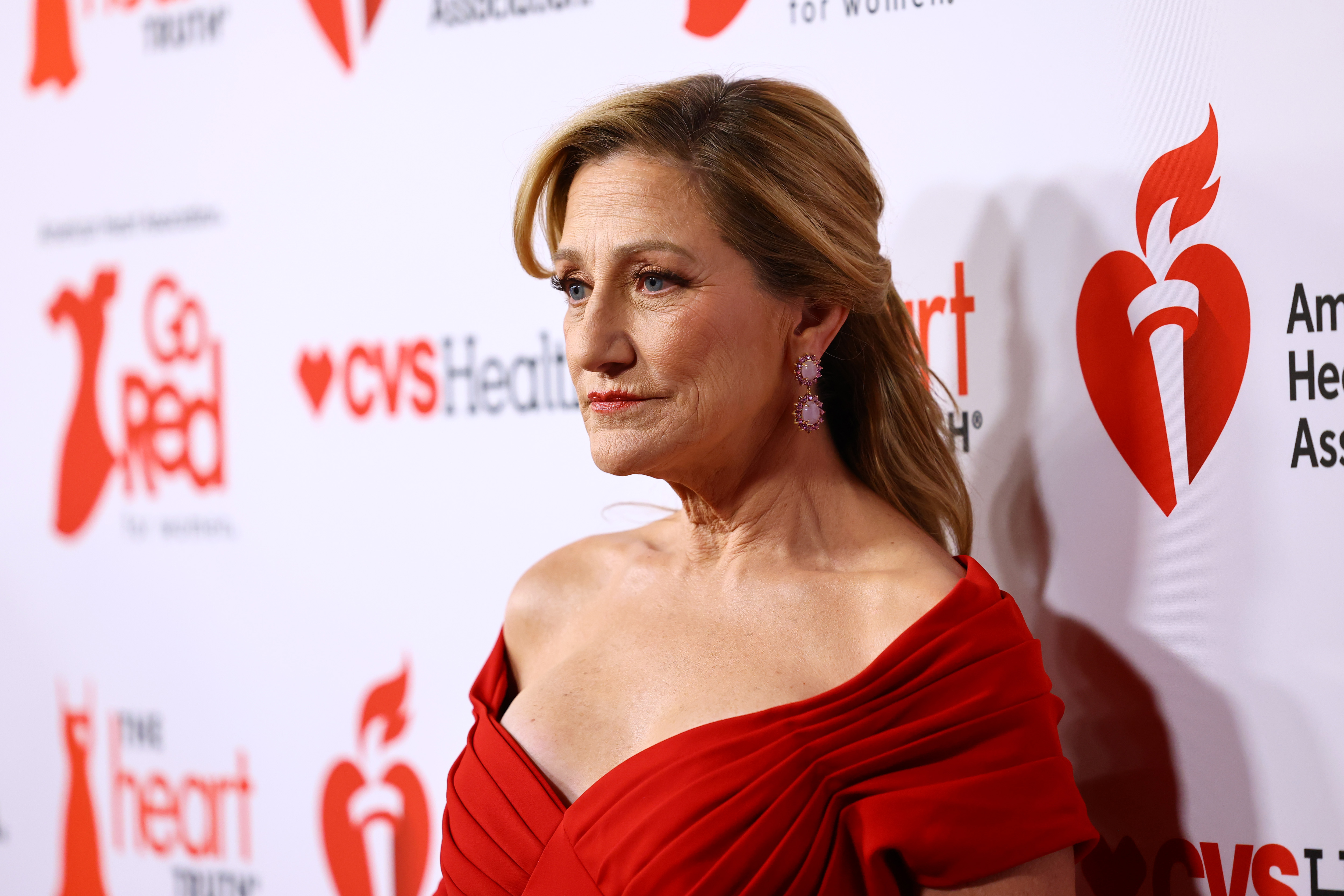 A sus hijos no les interesó el espectáculo. En esta foto, Edie Falco asistió a la gala