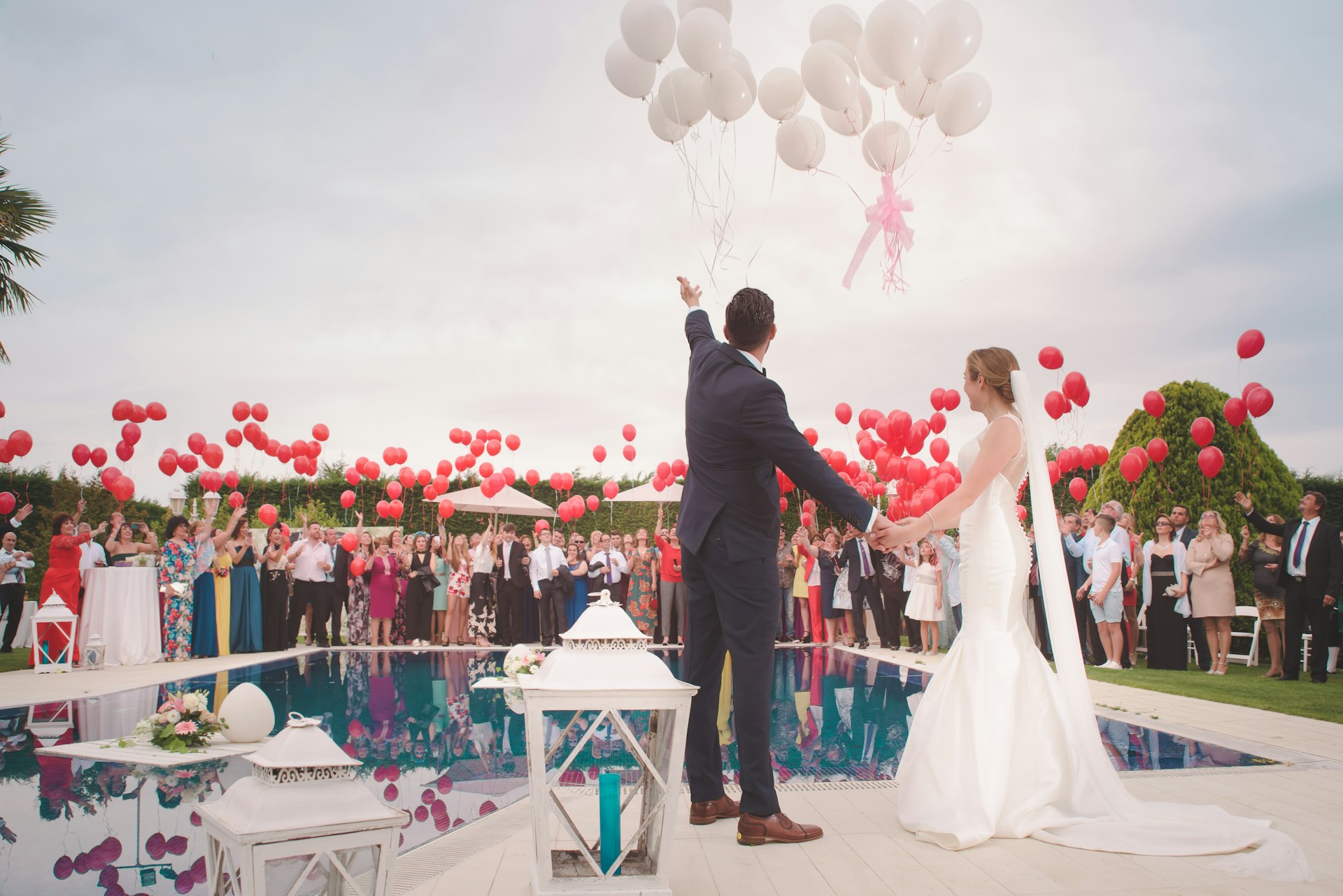 Una pareja de recién casados | Fuente: Unsplash