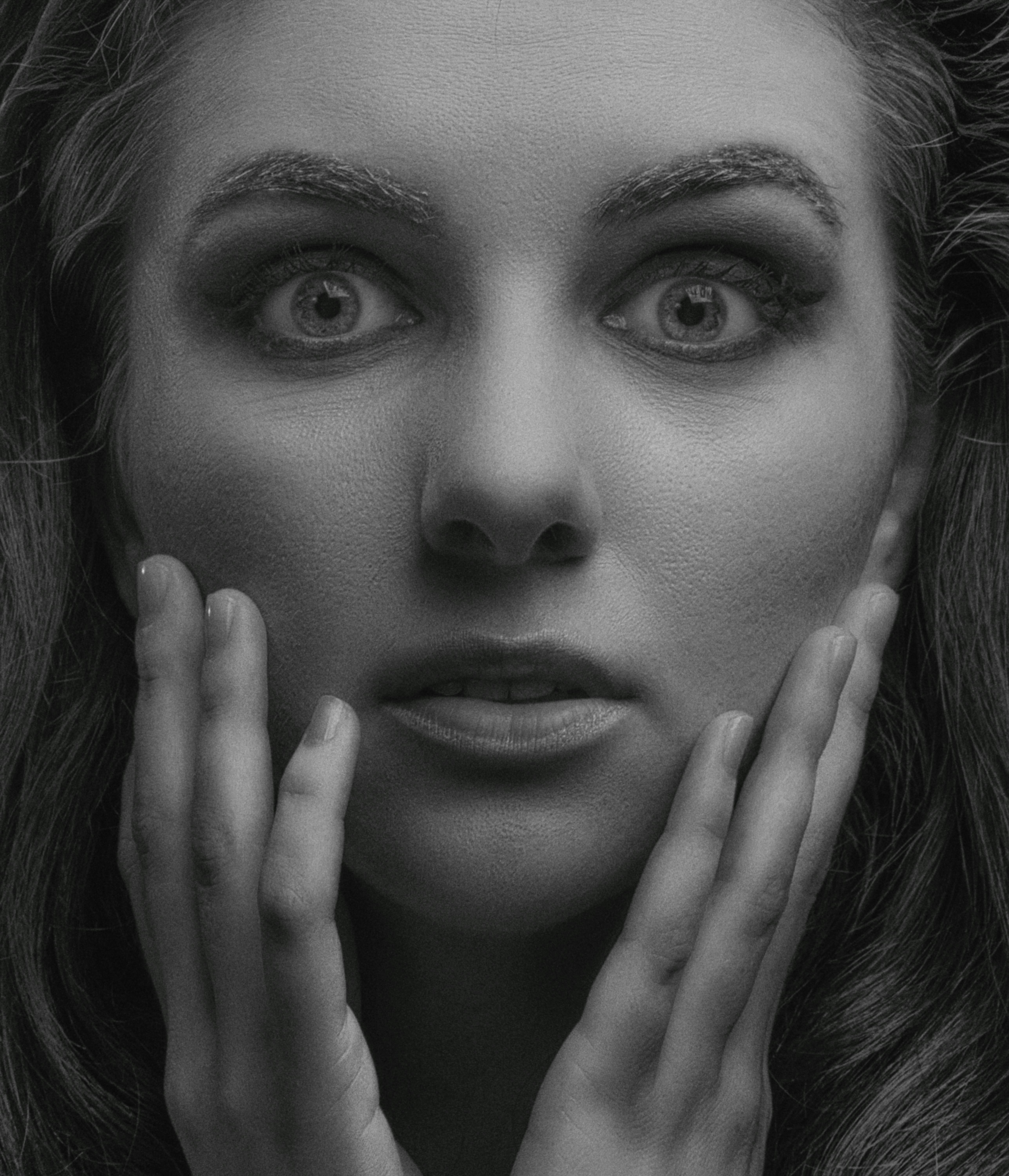 Una mujer sorprendida con los ojos muy abiertos | Fuente: Pexels