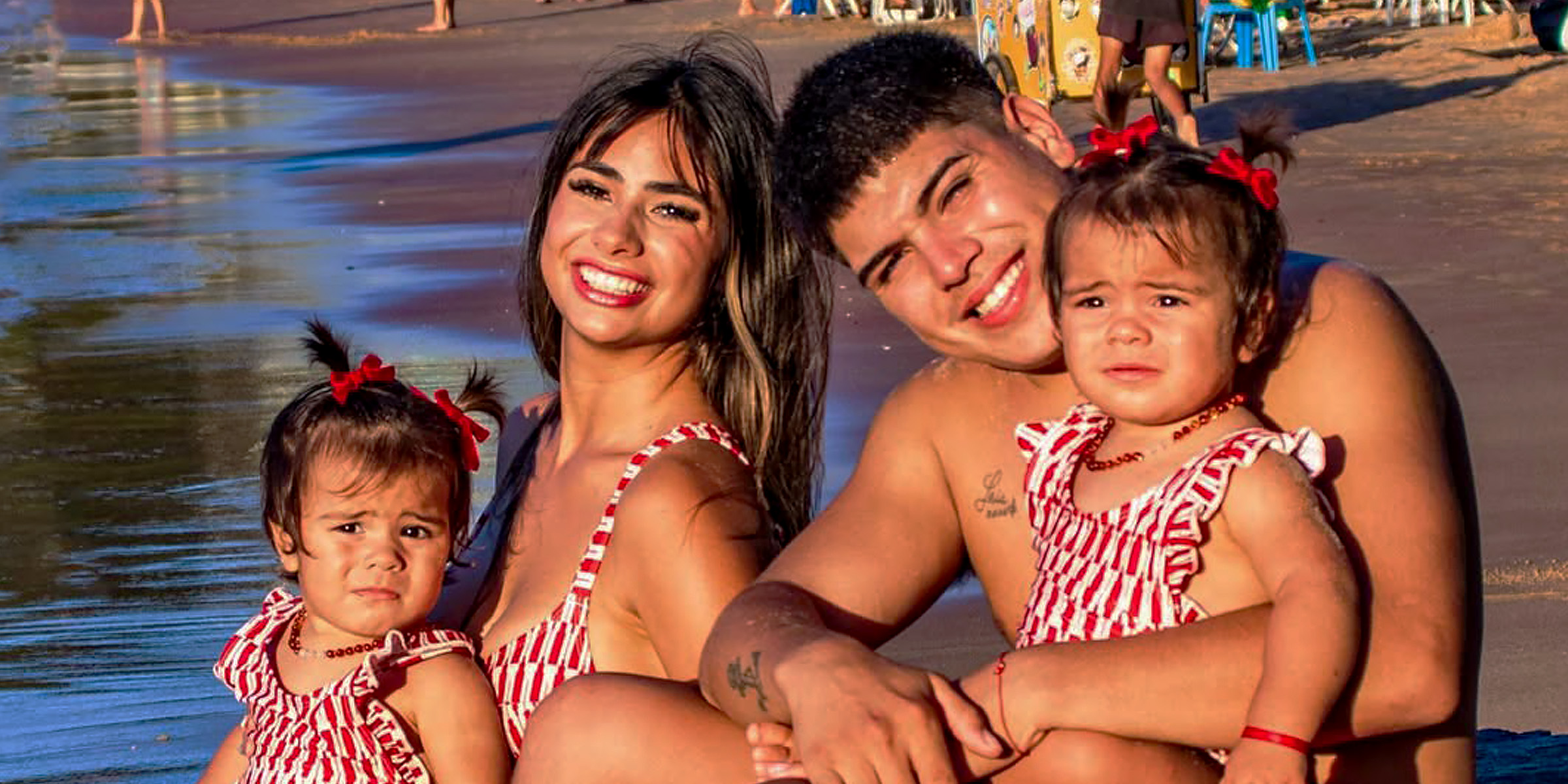 Daniela Celis, Thiago Medina y sus hijas Laia y Aimé. | Foto: instagram.com/gemelas.medinacelis