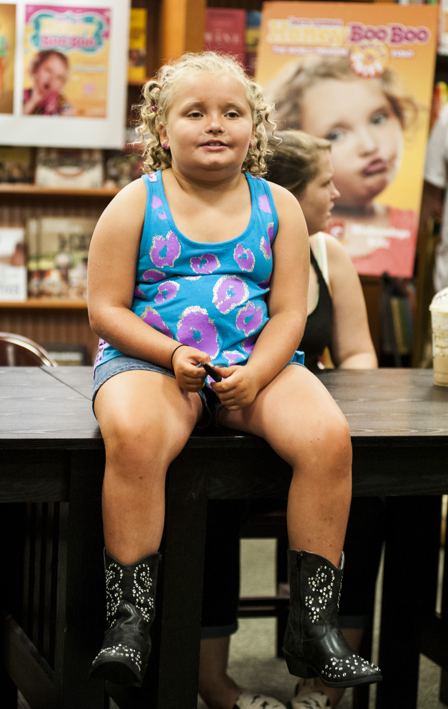 Alana Thompson en la presentación del libro "Cómo hacer Honey Boo Boo: La guía completa" en Barnes and Nobles el 11 de julio de 2013 en McLean, Virginia. | Fuente: Getty Images