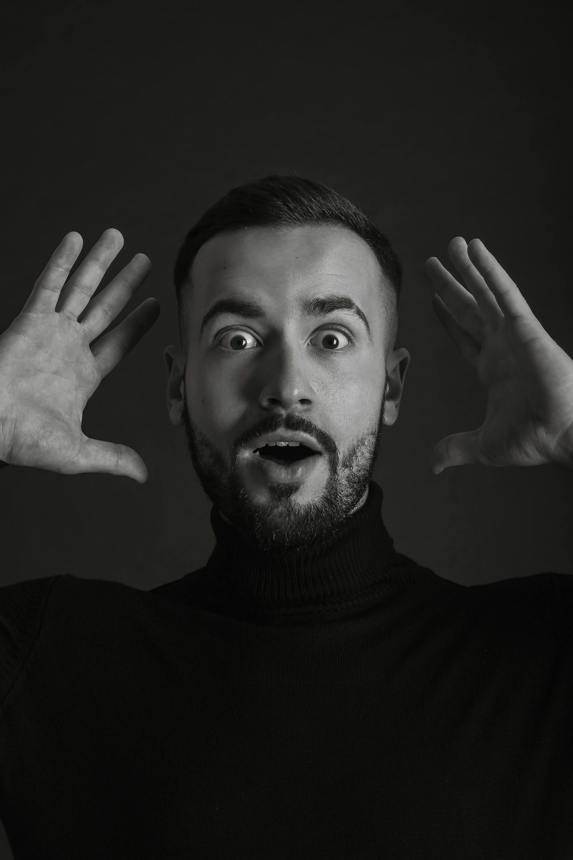 Un hombre sorprendido | Fuente: Pexels