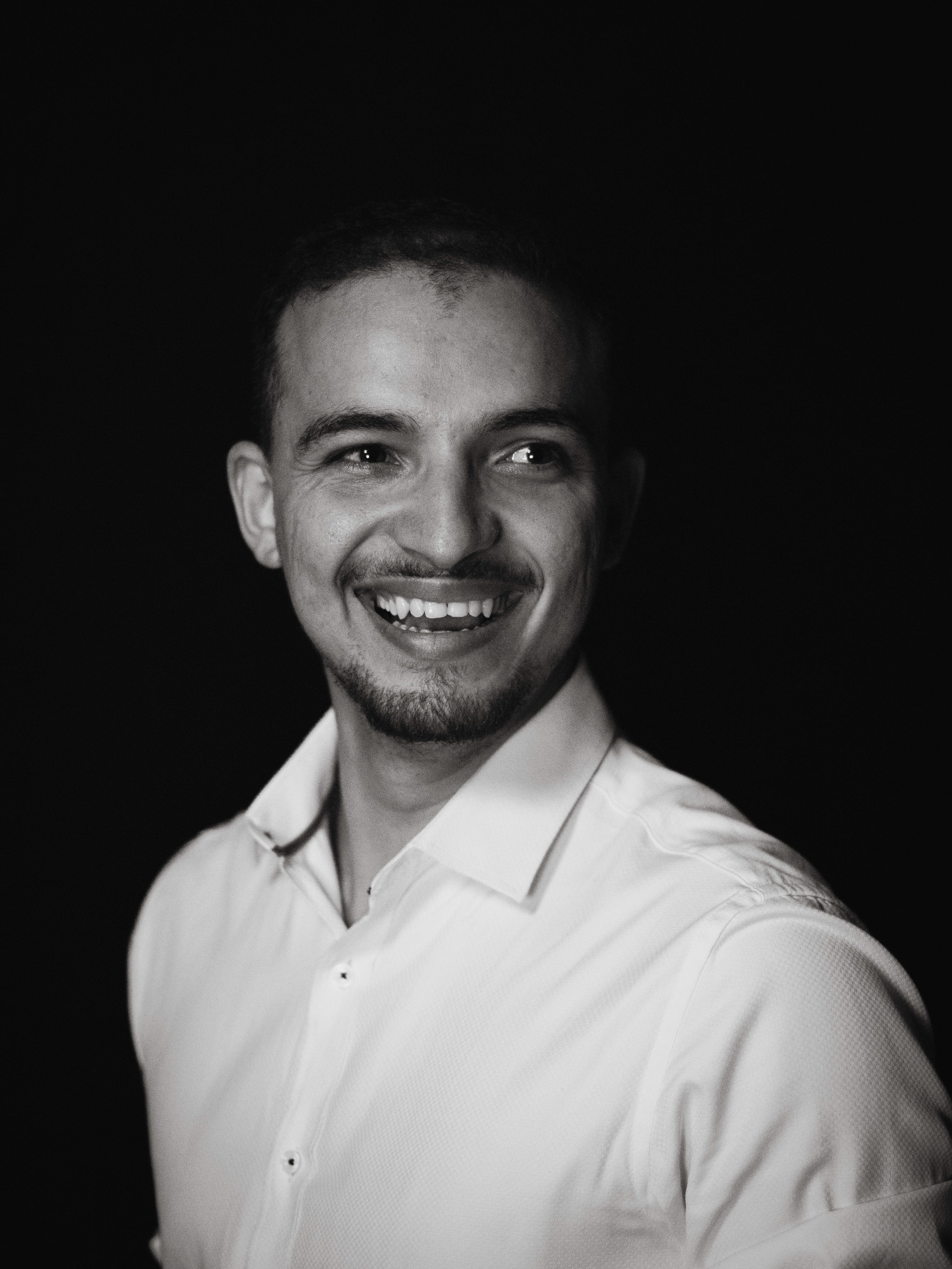 Un hombre riendo | Fuente: Pexels