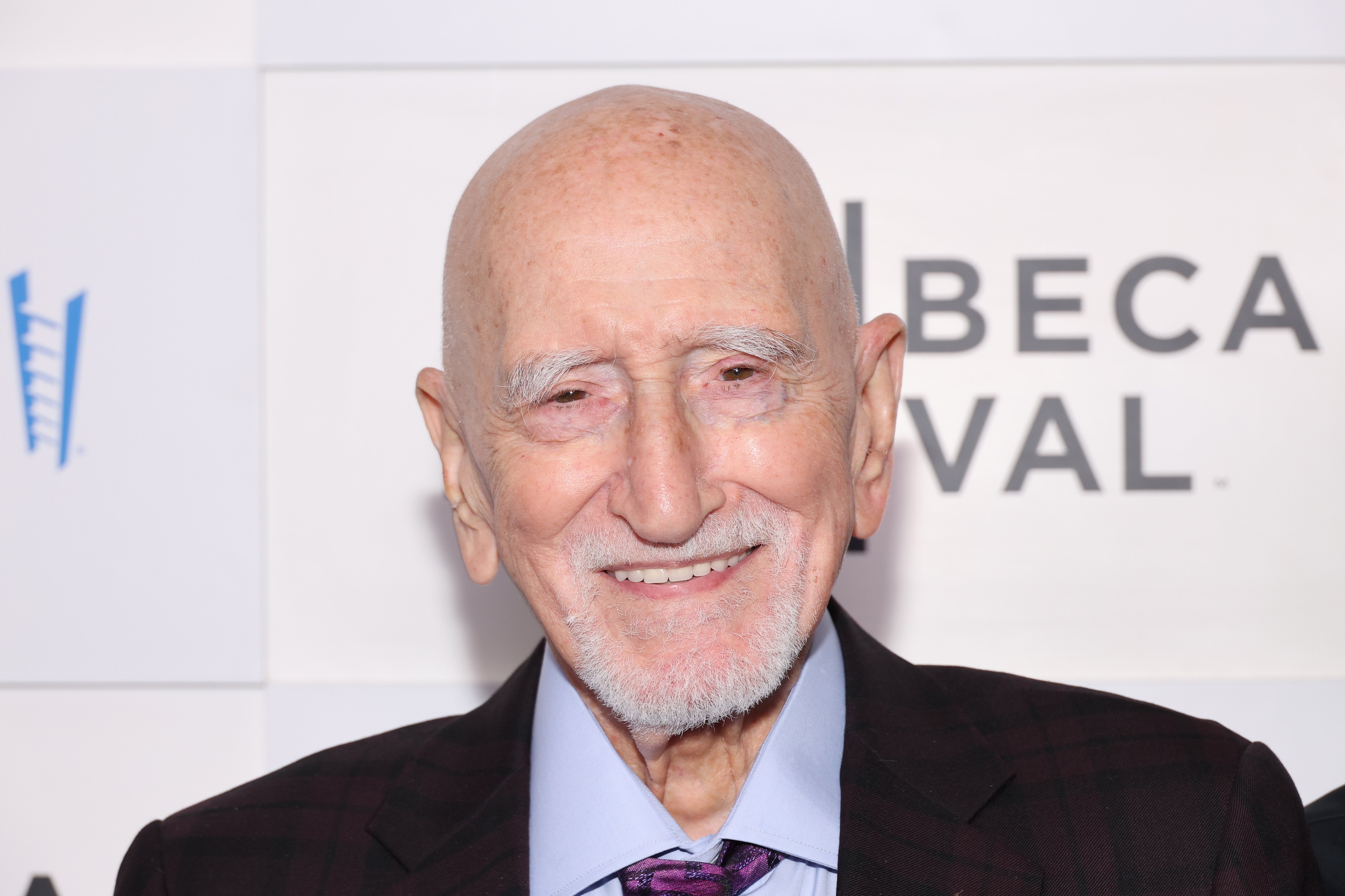 Dominic Chianese cumplió 95 años en 2026. En esta foto, asistió a