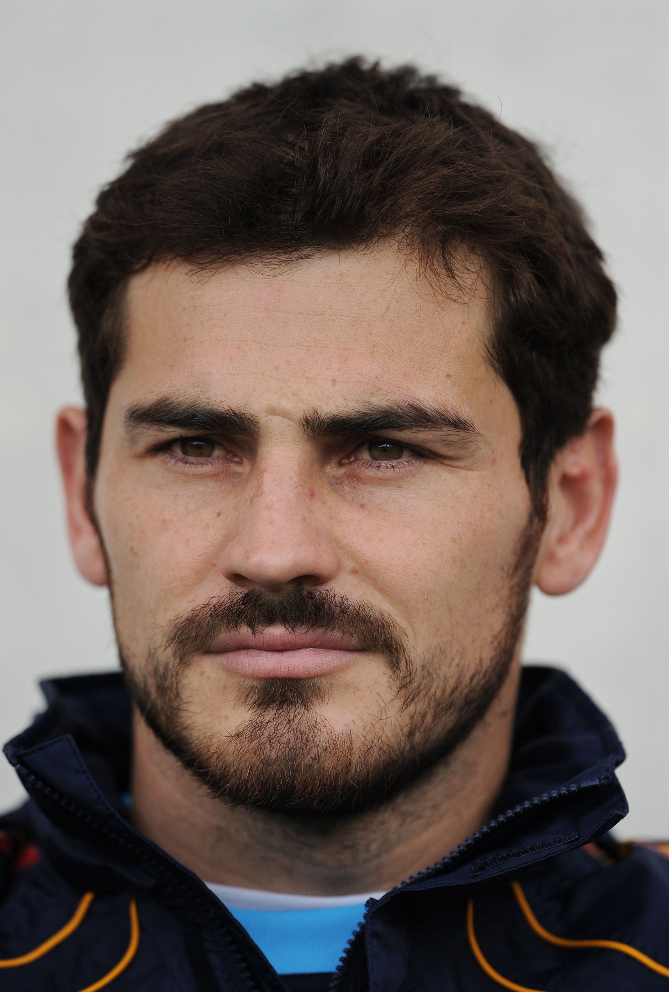 Iker Casillas de España antes del comienzo del partido amistoso internacional entre España y Corea del Sur en el Stadion Tivoli Neu el 3 de junio de 2010 en Innsbruck, Austria. | Fuente: Getty Images