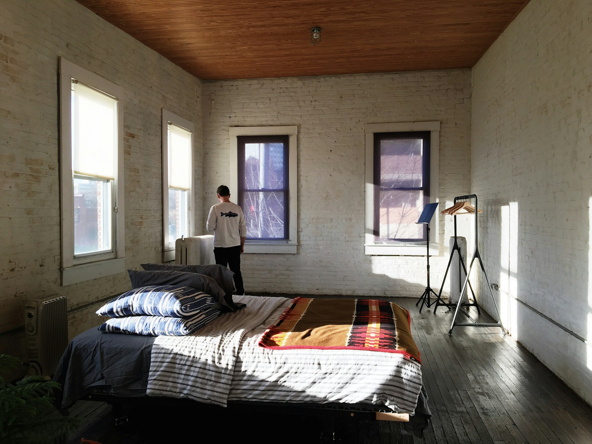 Un hombre en un Apartamento | Fuente: Unsplash