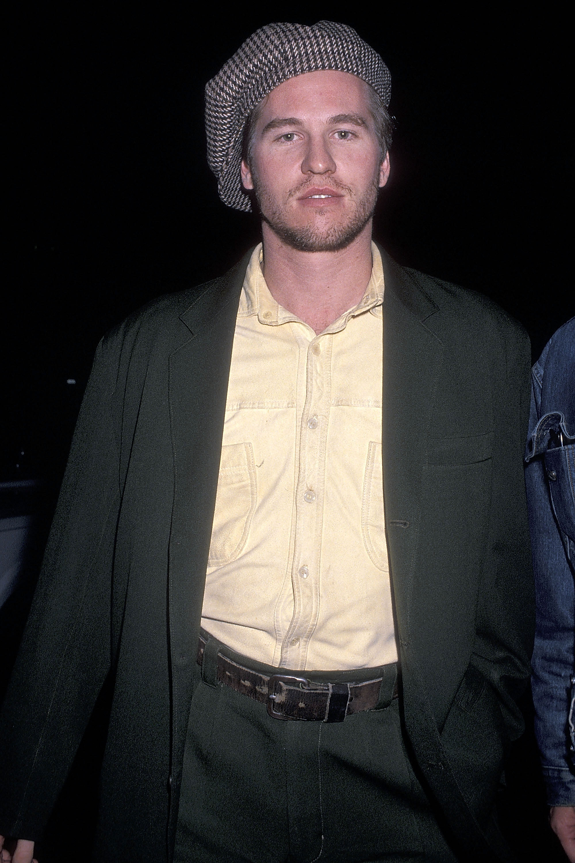 Val Kilmer en la fiesta de estreno de "Hurlyburly" el 16 de noviembre de 1988, en el Twenty/20 Club de Century City, California. | Fuente: Getty Images