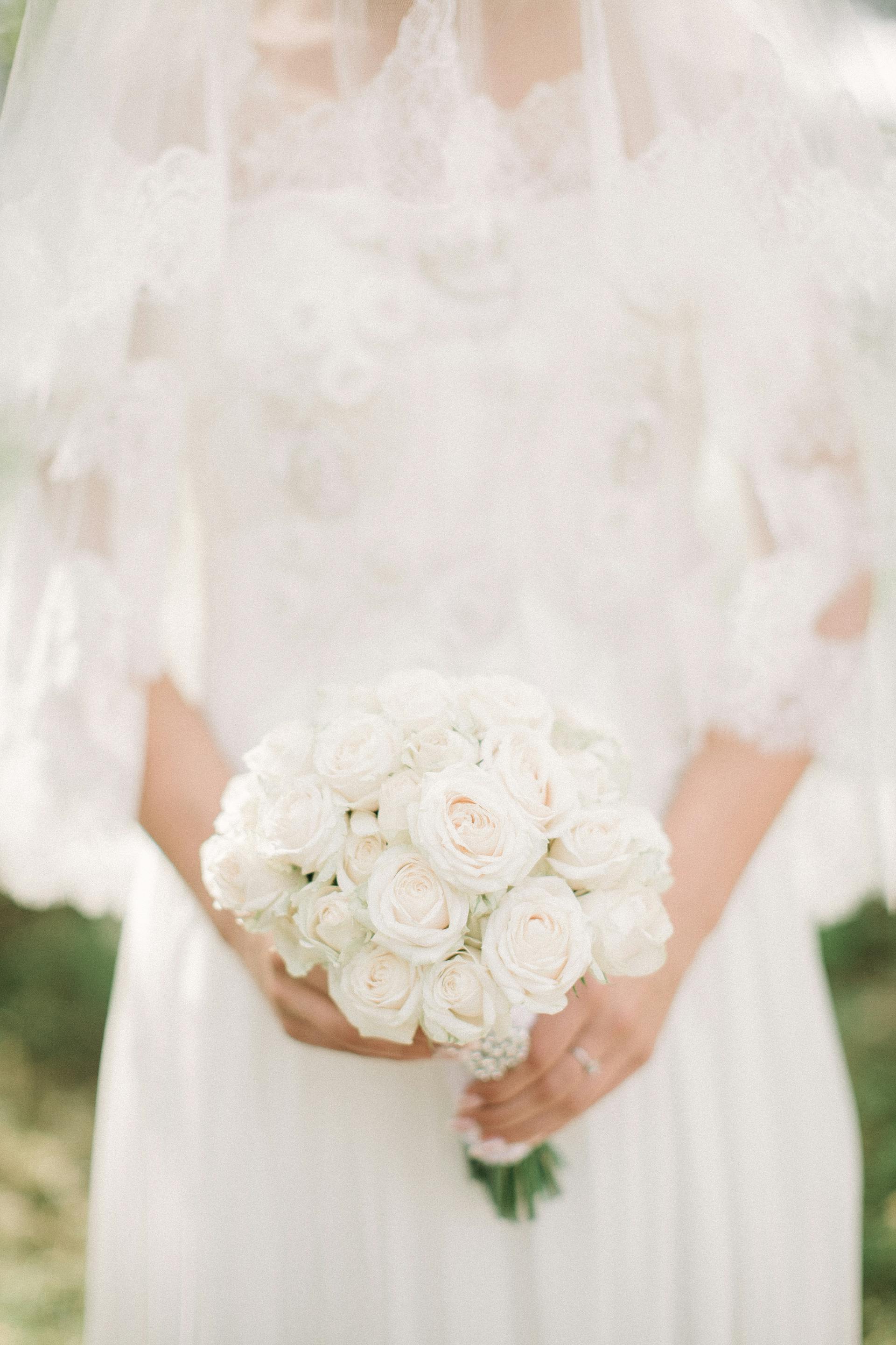 Una novia sosteniendo un ramo | Fuente: Pexels