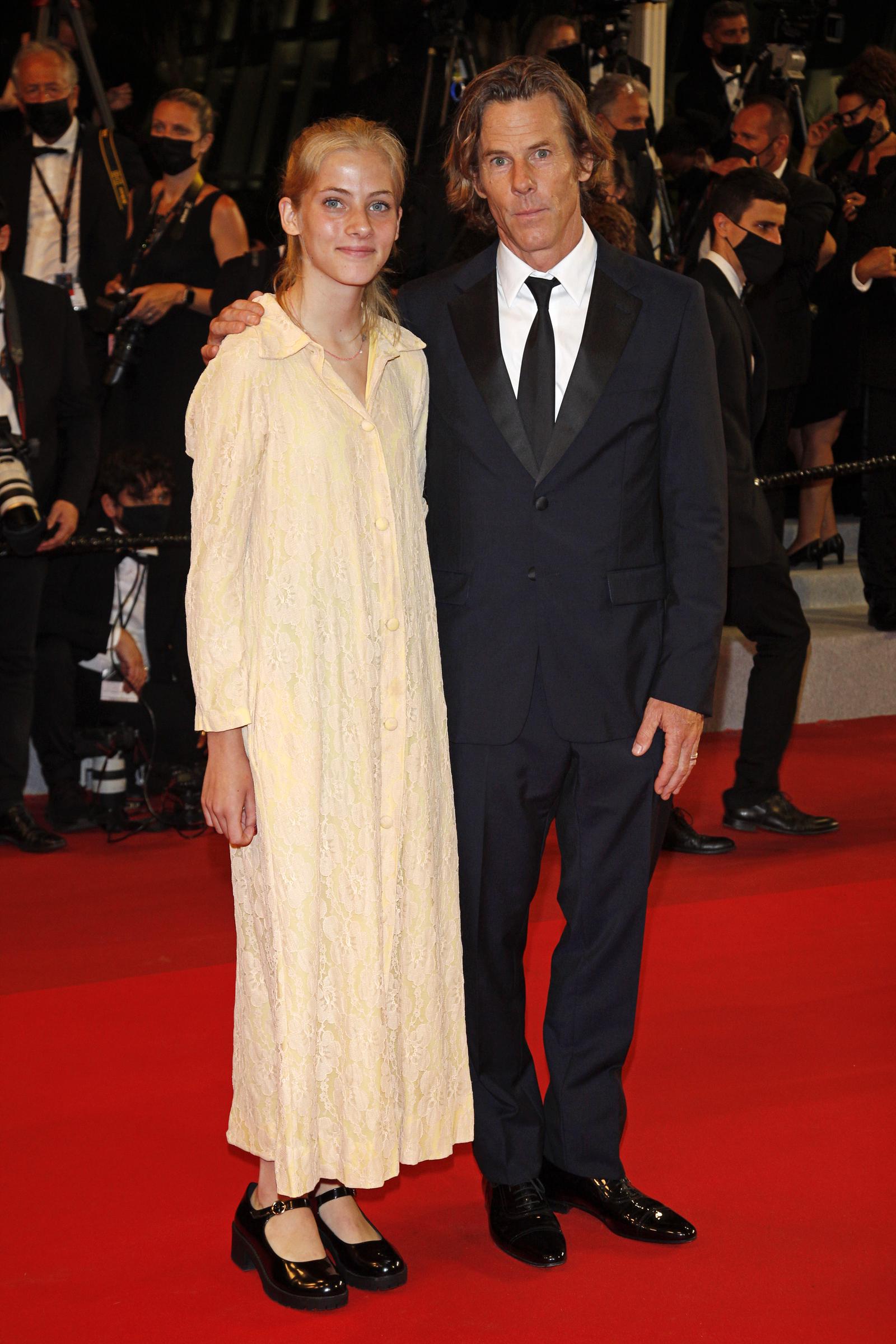 Danny Moder y su hija Hazel Moder llegan al estreno de "Flag Day" durante la 74ª edición del Festival de Cine de Cannes celebrada en el Palais des Festivals de Cannes, Francia, el 10 de julio de 2021 | Fuente: Getty Images