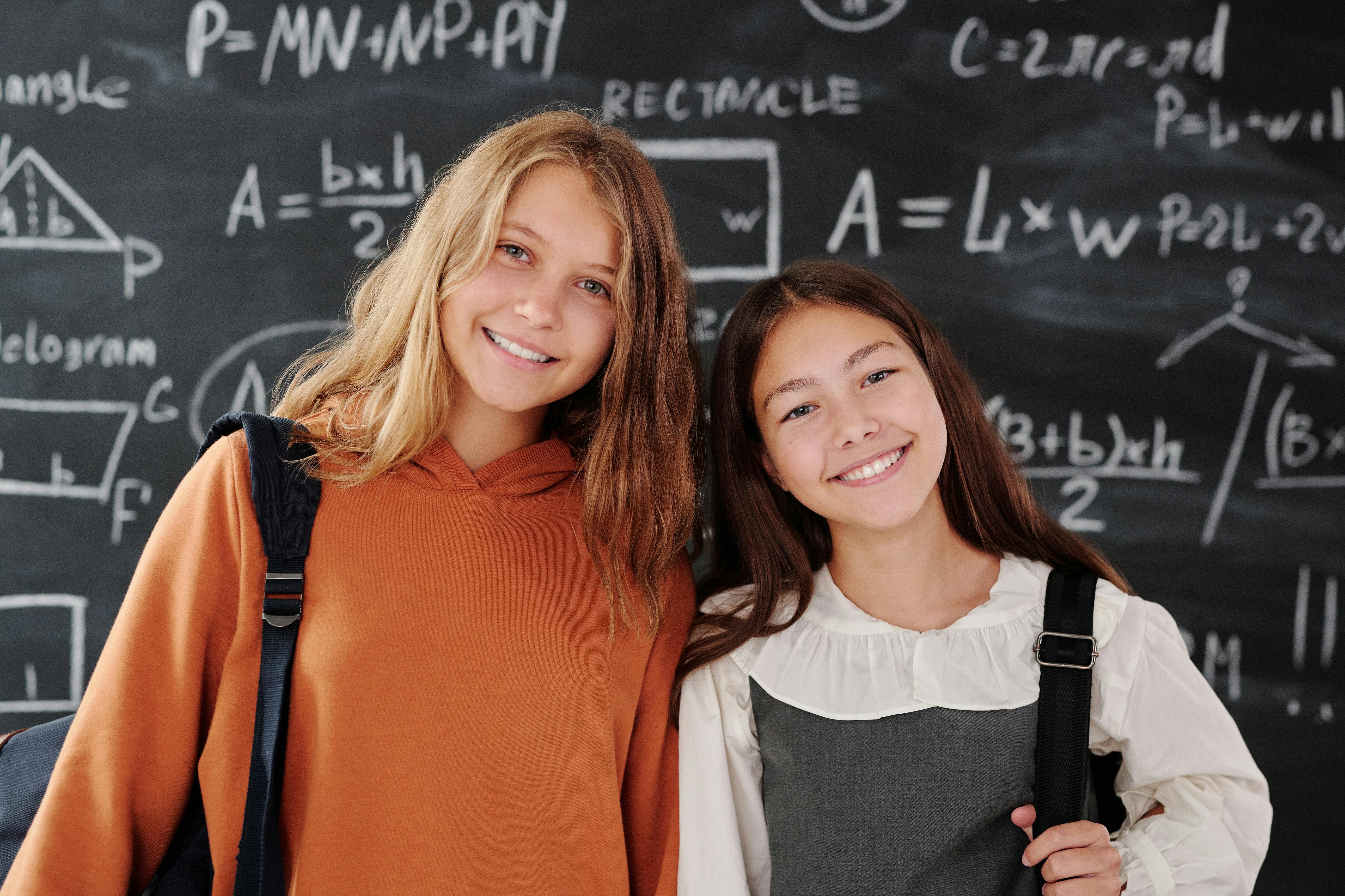 Estudiantes felices | Fuente: Pexels