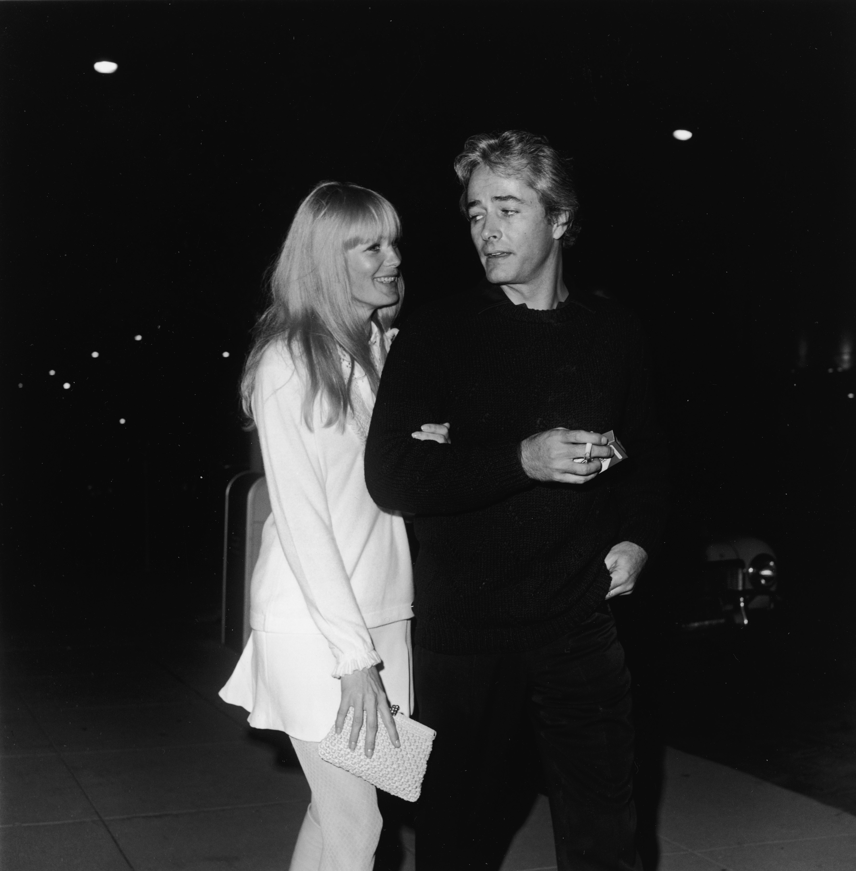 La actriz y John Derek asisten a la fiesta de aniversario del Daisy Club el 23 de octubre de 1968 | Fuente: Getty Images