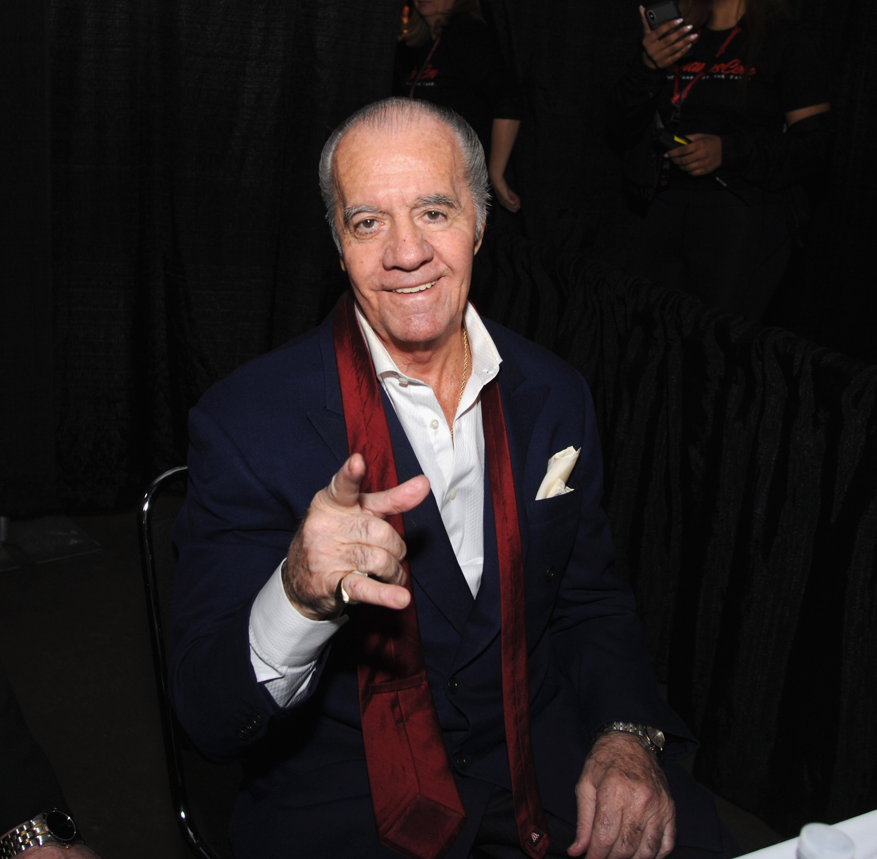 Tony Sirico falleció de forma inesperada en 2022. En esta foto, aparece asistiendo a la SopranosCon en el Meadowlands Exposition Center el 23 de noviembre de 2019, en Secaucus, Nueva Jersey. | Fuente: Getty Images